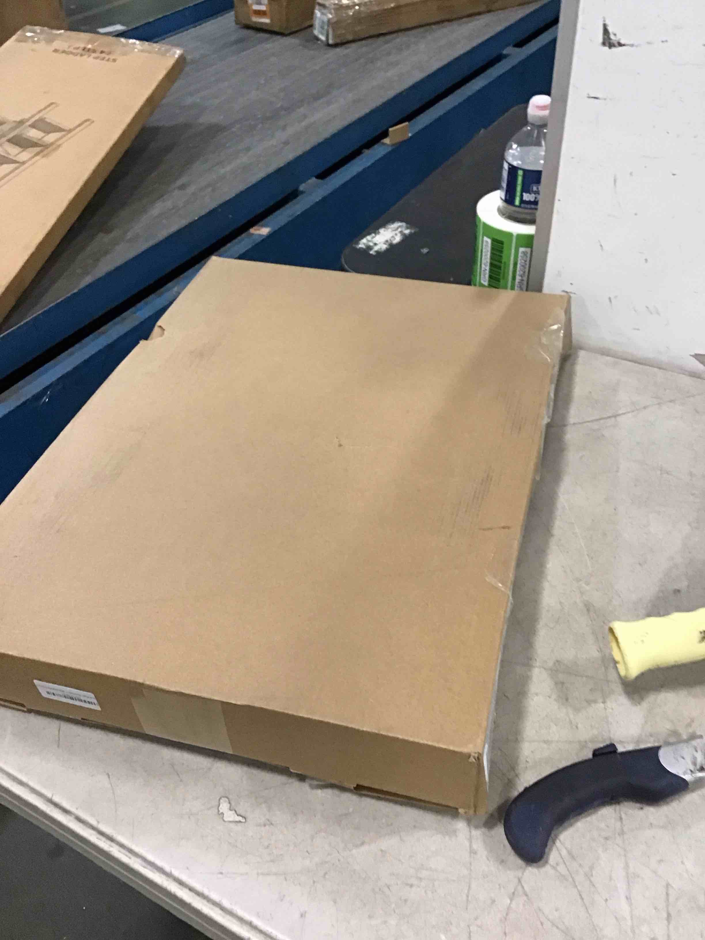 https://s3.amazonaws.com/lotting-images-prod/bidfta/BLU6302728_1712951615755.jpeg