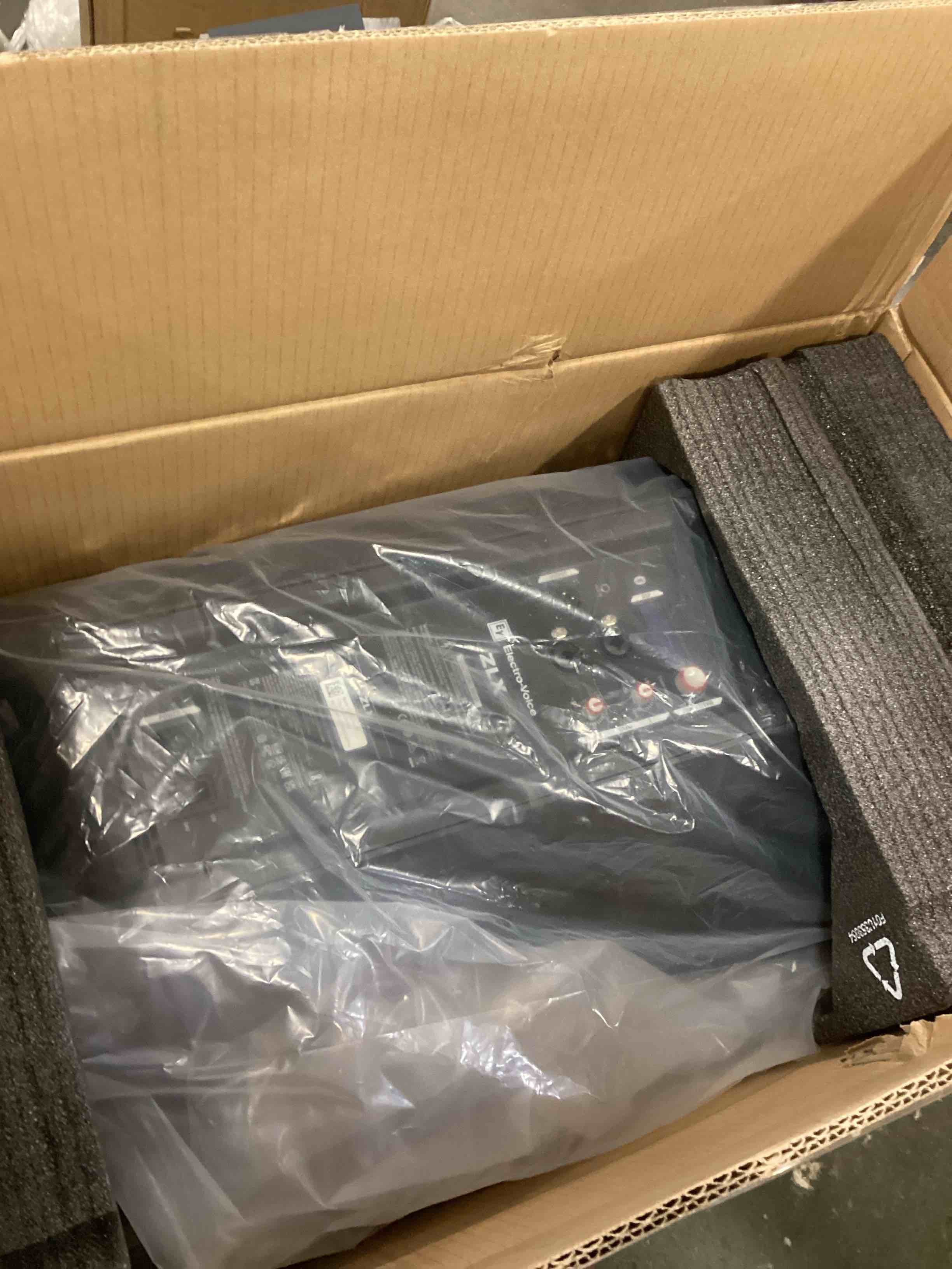 https://s3.amazonaws.com/lotting-images-prod/bidfta/BLU6302988_1713205020121.jpeg