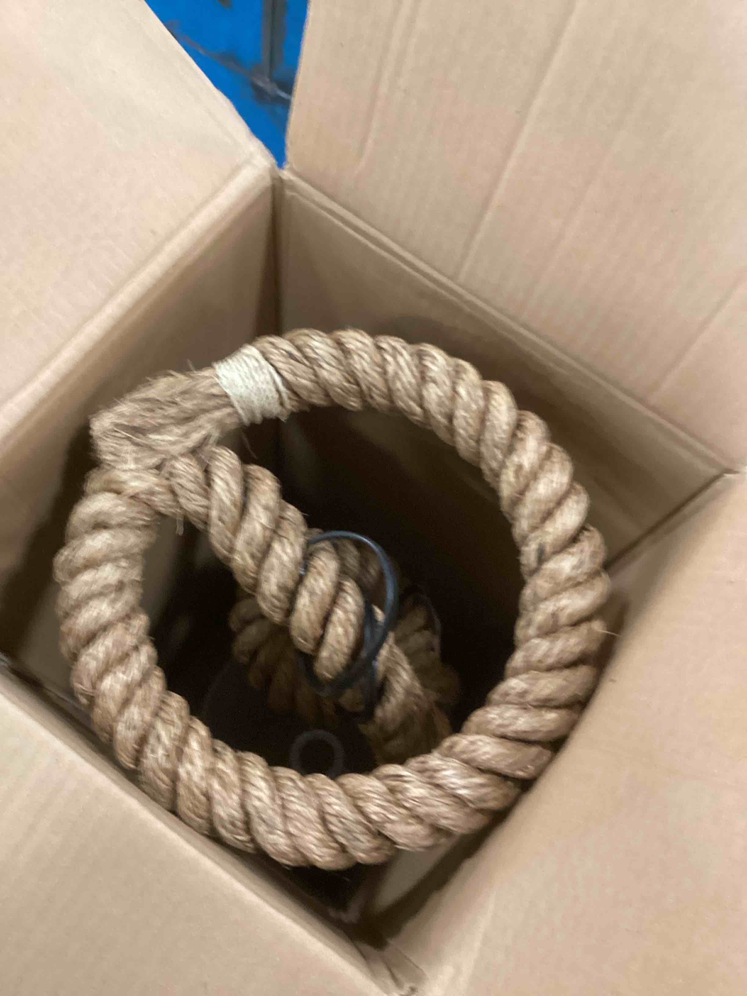 https://s3.amazonaws.com/lotting-images-prod/bidfta/BLU6303308_1713292777326.jpeg
