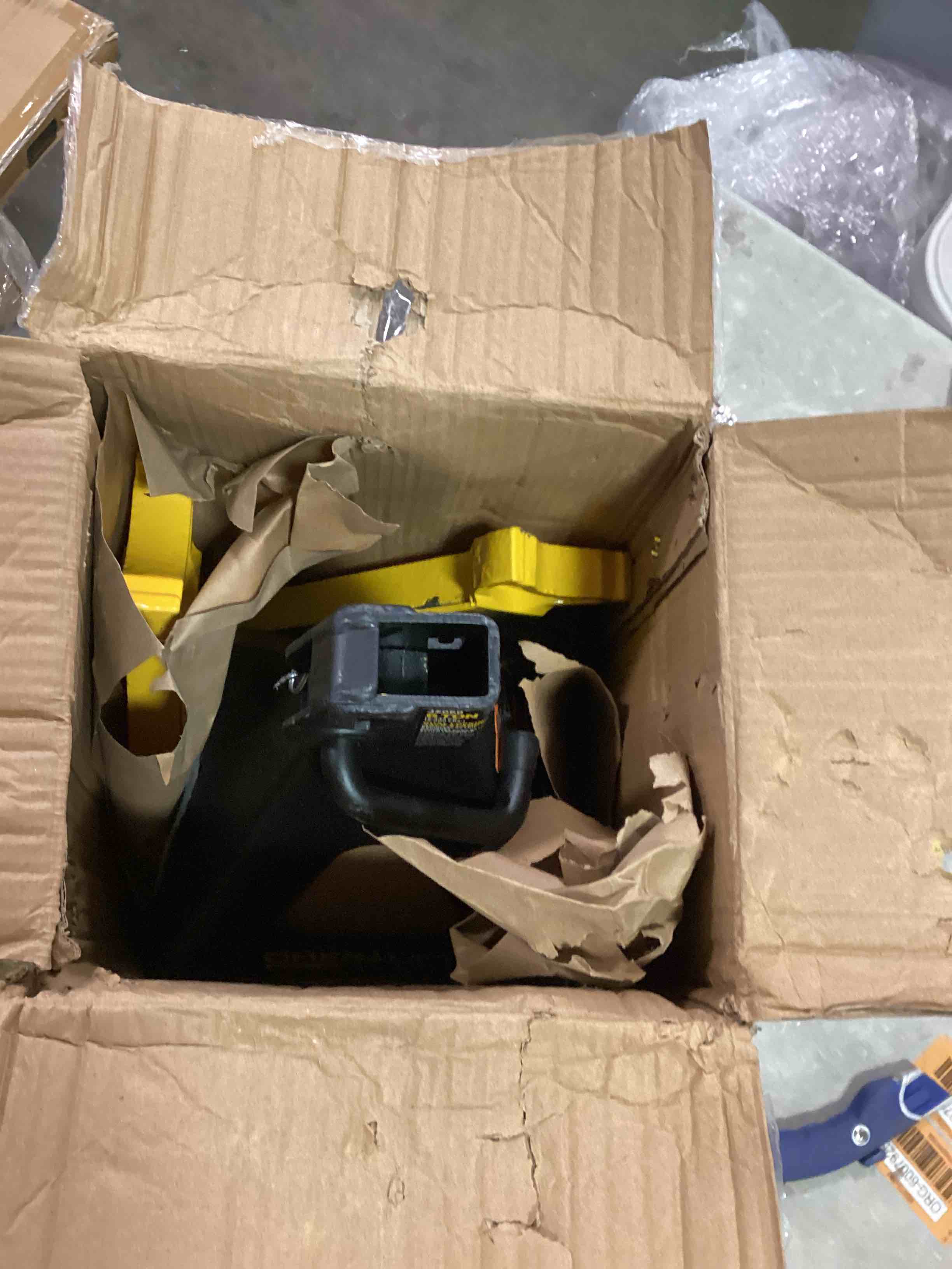 https://s3.amazonaws.com/lotting-images-prod/bidfta/BLU6304292_1713459210413.jpeg