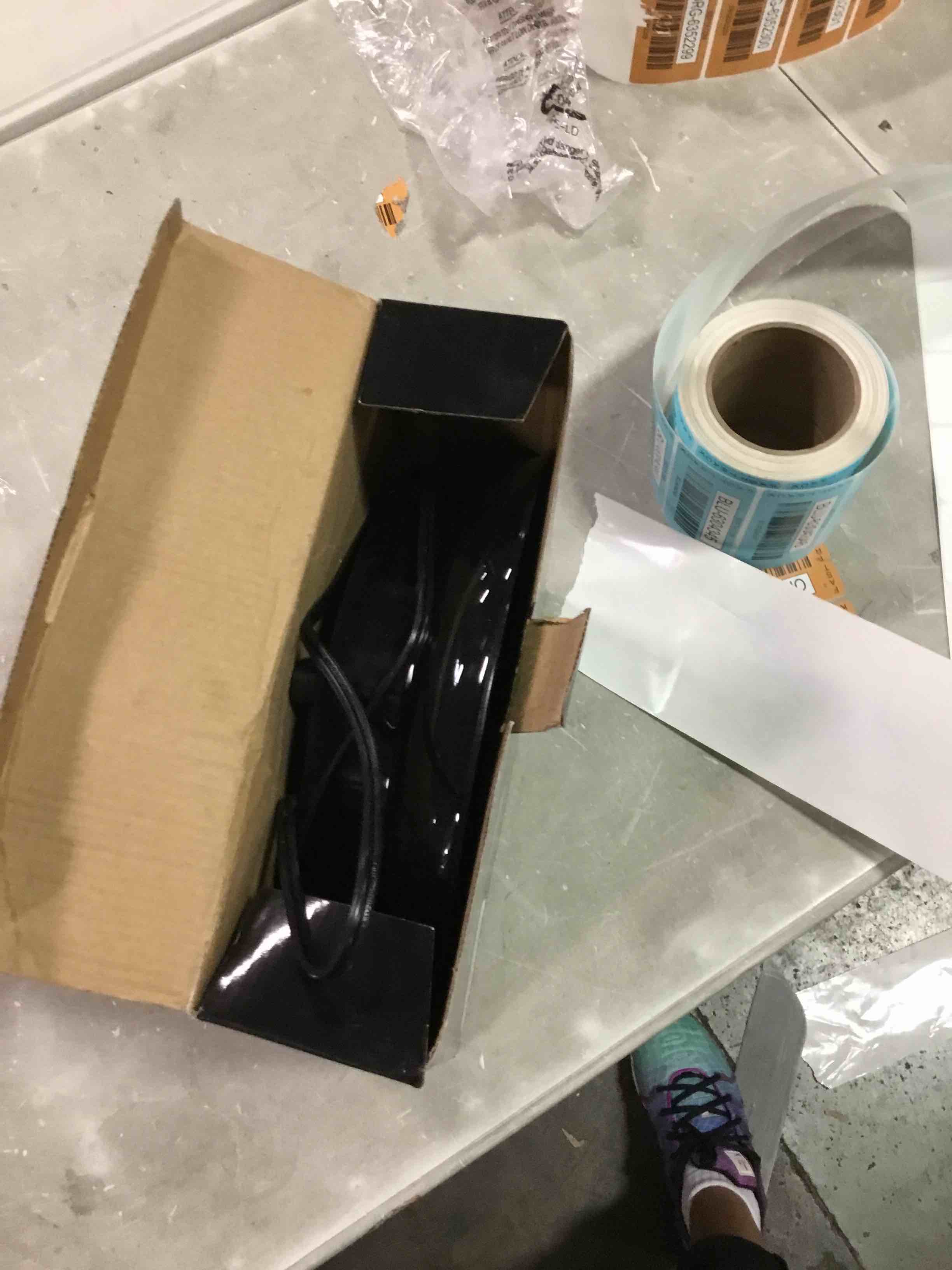 https://s3.amazonaws.com/lotting-images-prod/bidfta/BLU6304334_1713471250352.jpeg