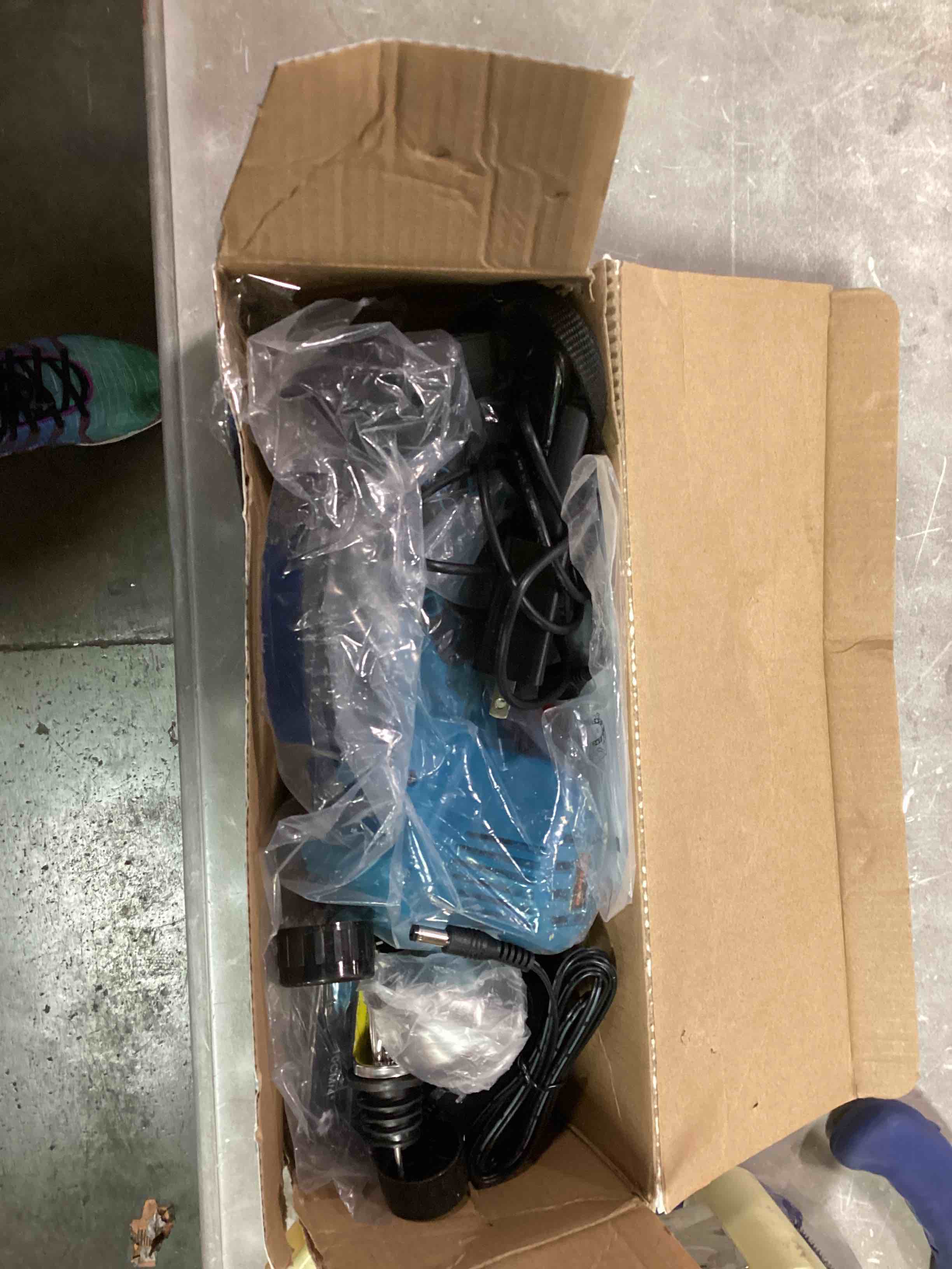 https://s3.amazonaws.com/lotting-images-prod/bidfta/BLU6304414_1713539829326.jpeg