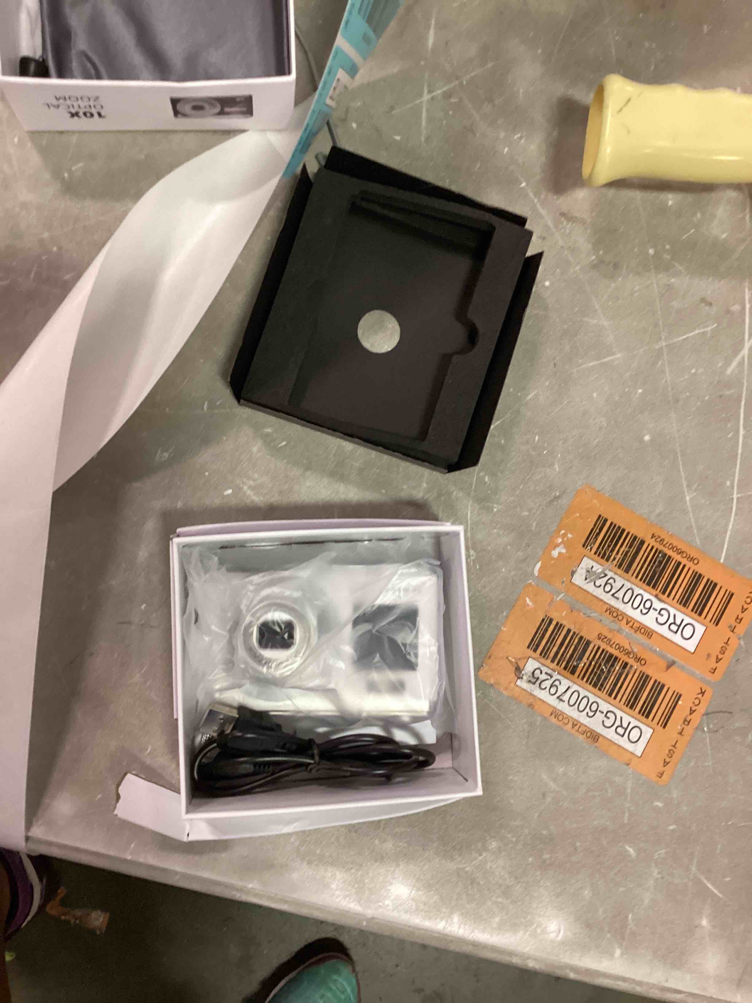 https://s3.amazonaws.com/lotting-images-prod/bidfta/BLU6304500_1713553431758.jpeg