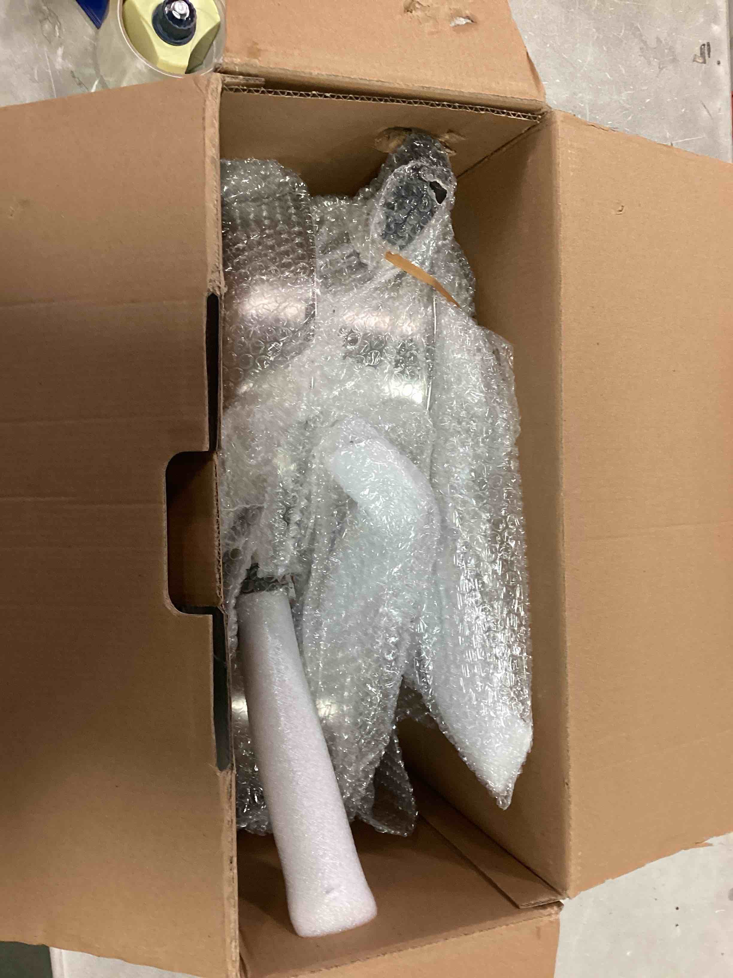 https://s3.amazonaws.com/lotting-images-prod/bidfta/BLU6304502_1713554141104.jpeg