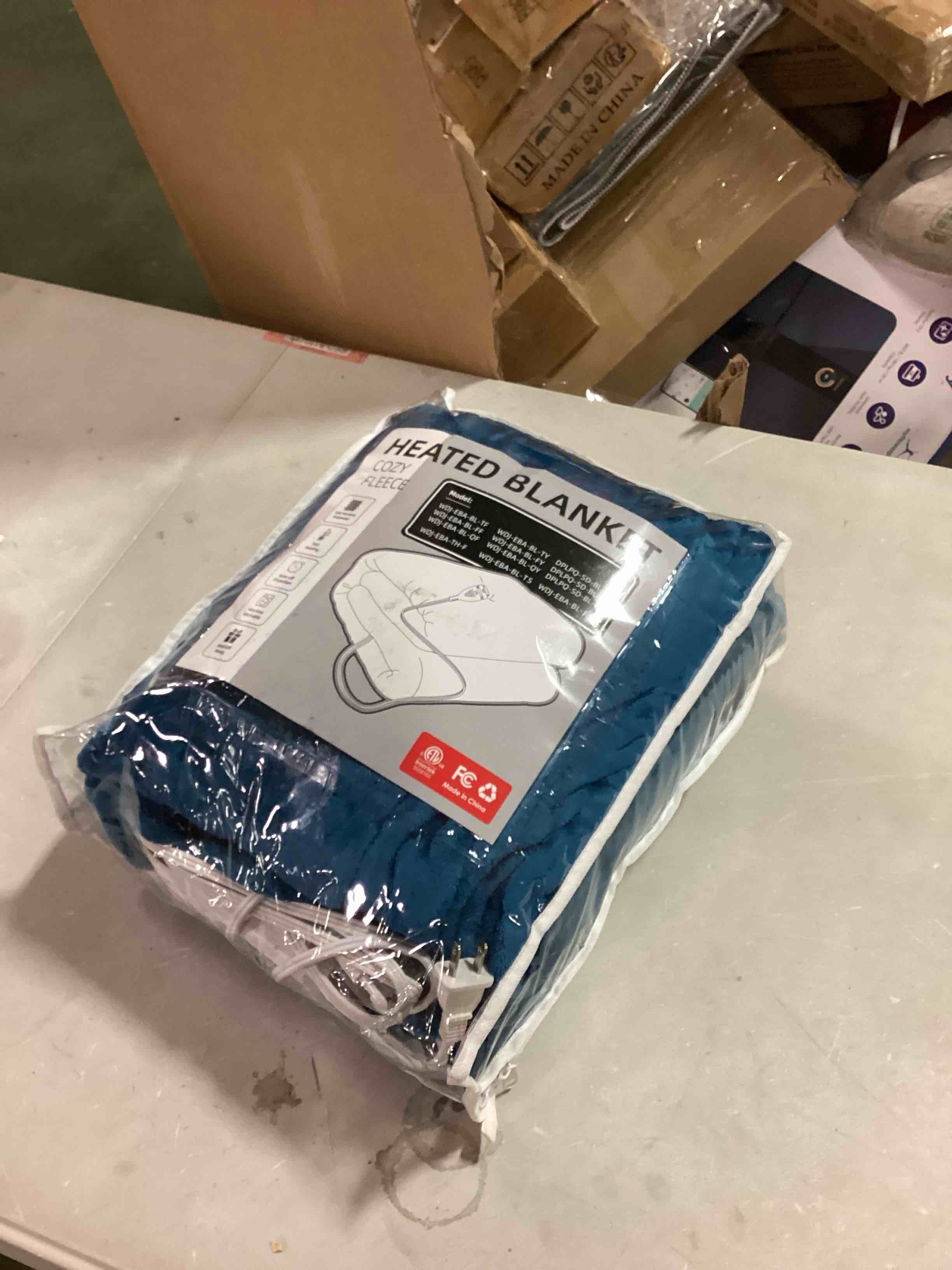 https://s3.amazonaws.com/lotting-images-prod/bidfta/BLU6304596_1713874127498.jpeg