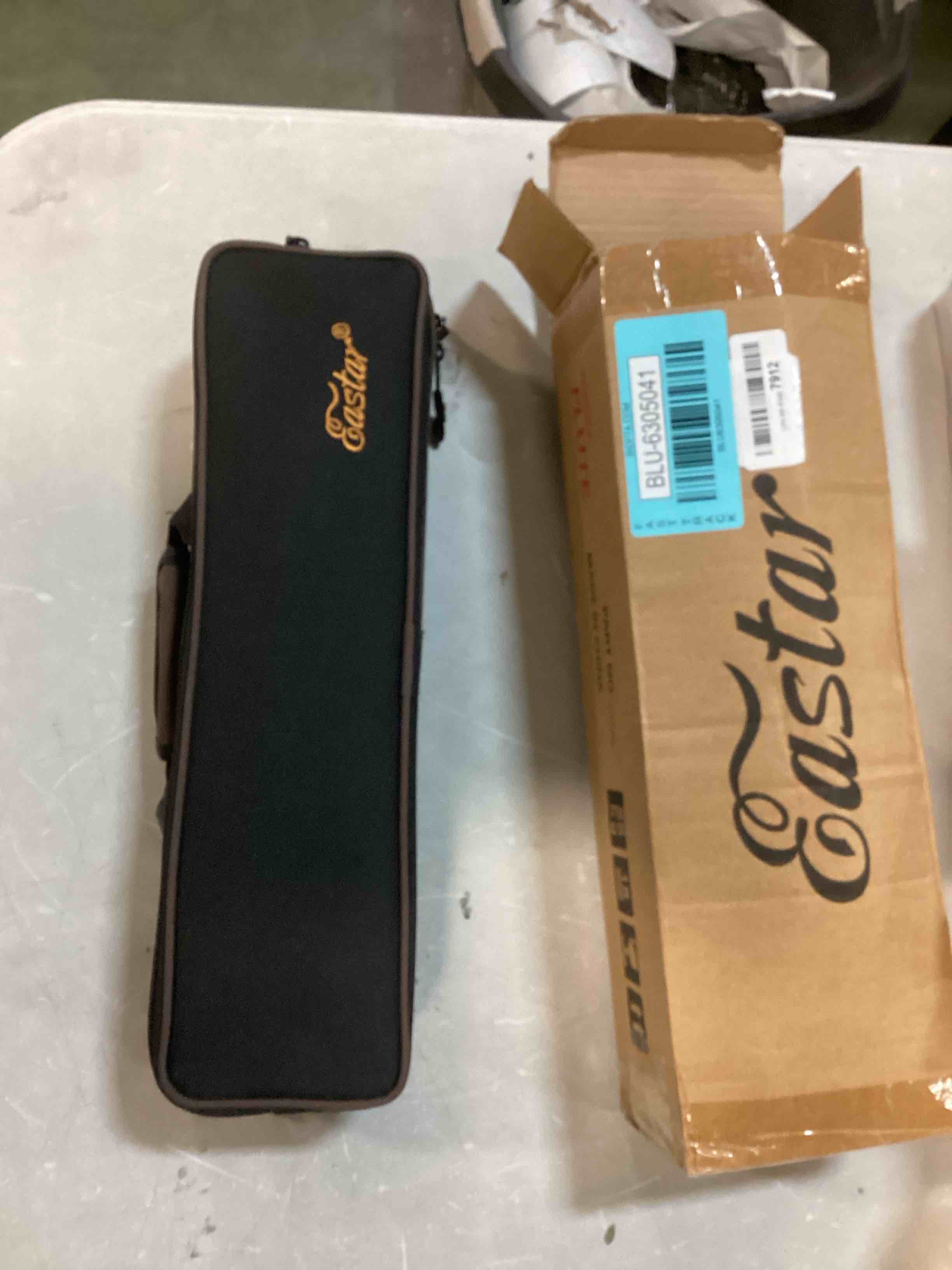 https://s3.amazonaws.com/lotting-images-prod/bidfta/BLU6305041_1713789564469.jpeg