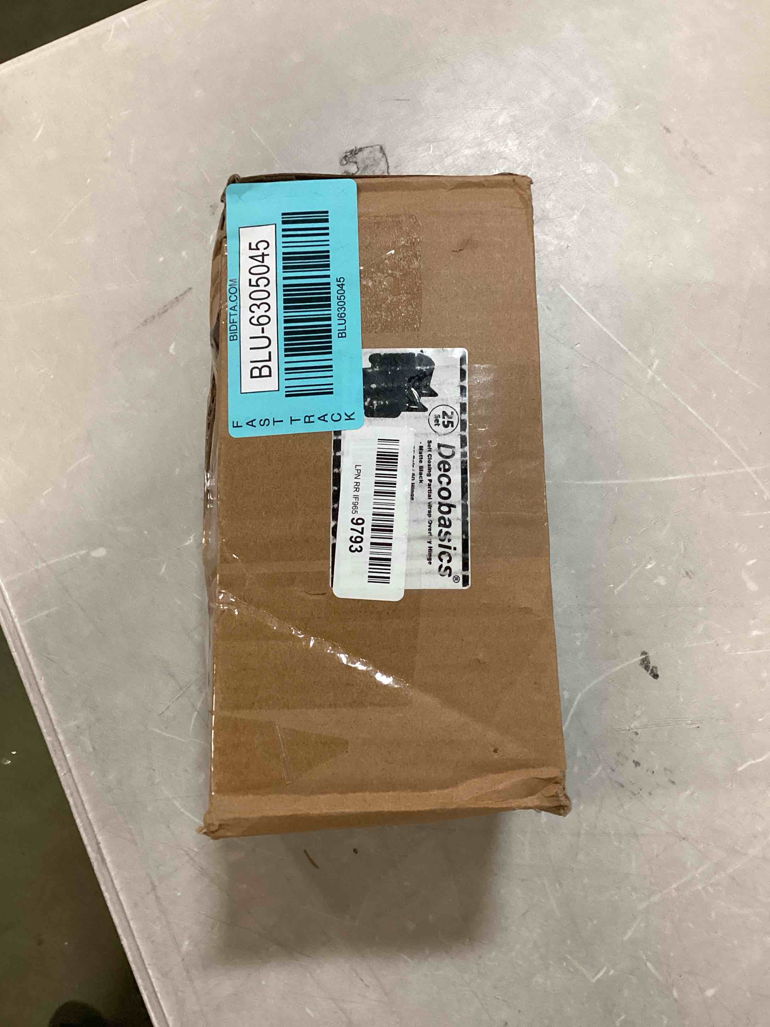 https://s3.amazonaws.com/lotting-images-prod/bidfta/BLU6305045_1713790007530.jpeg