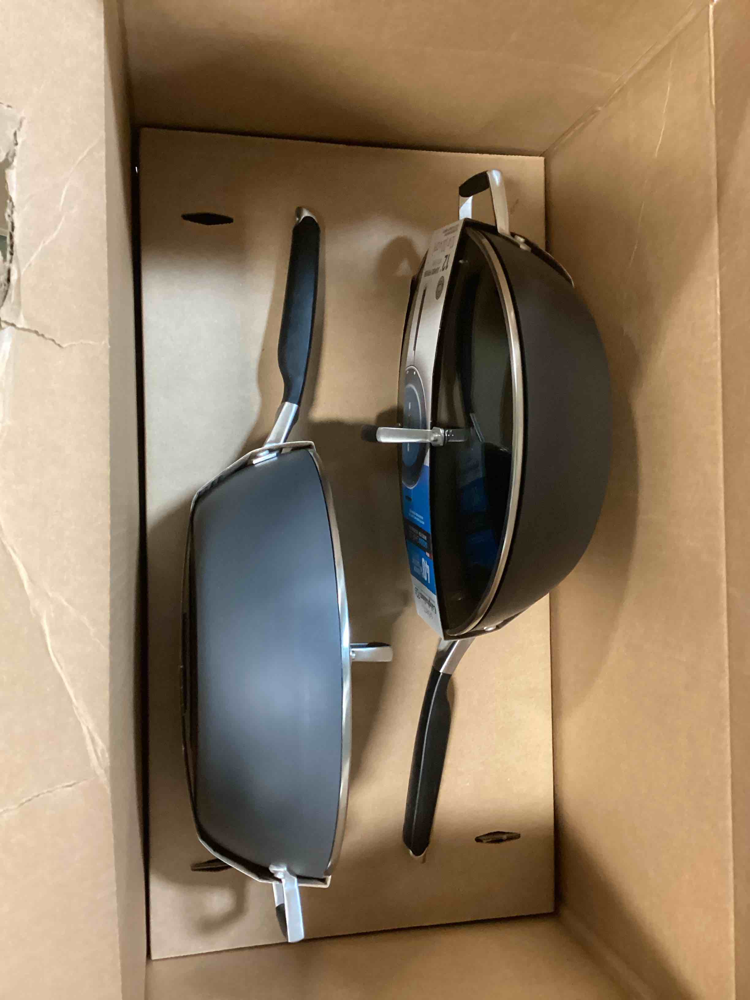 https://s3.amazonaws.com/lotting-images-prod/bidfta/BLU6305113_1713797881636.jpeg