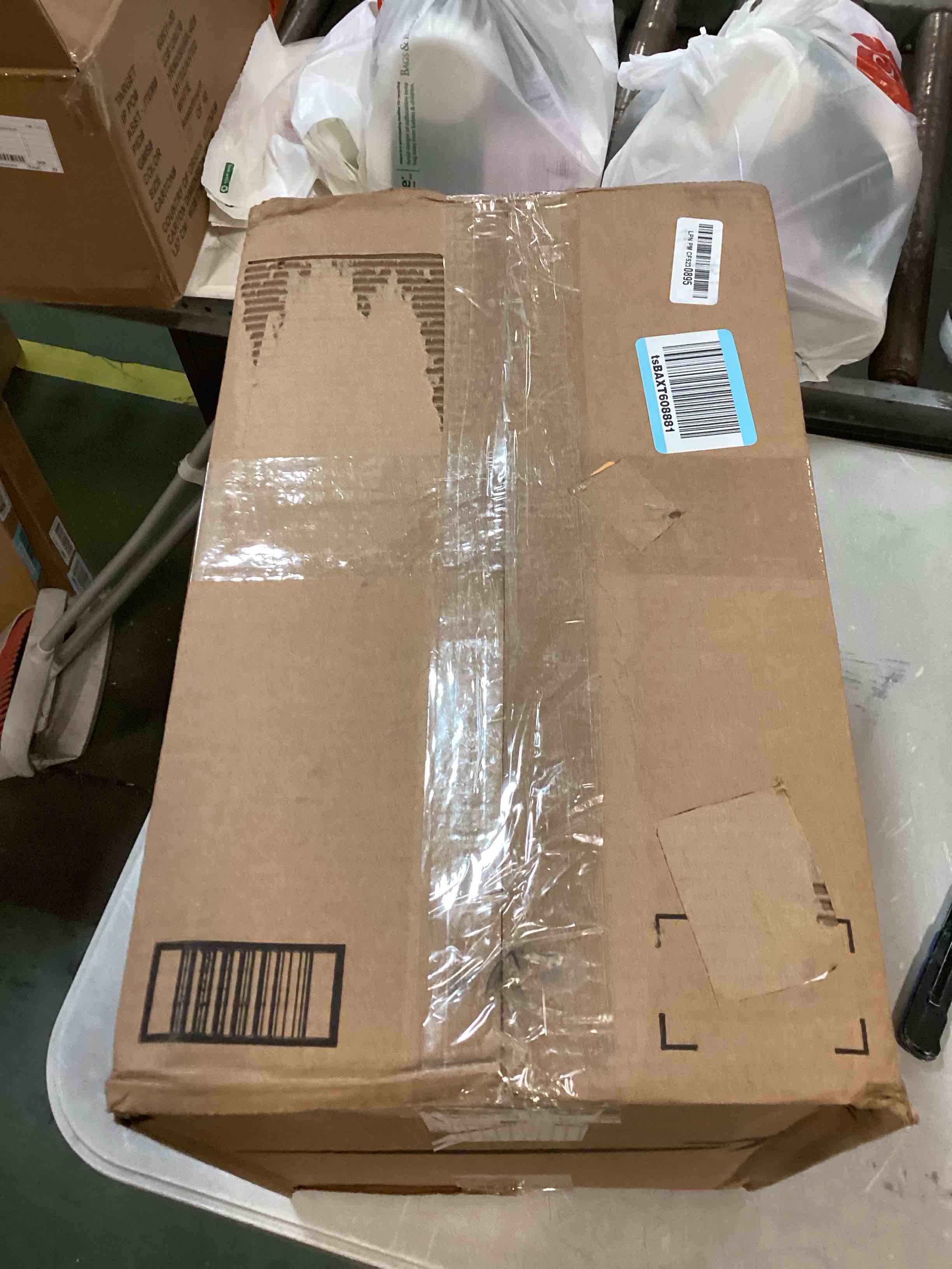 https://s3.amazonaws.com/lotting-images-prod/bidfta/BLU6305165_1713802641535.jpeg