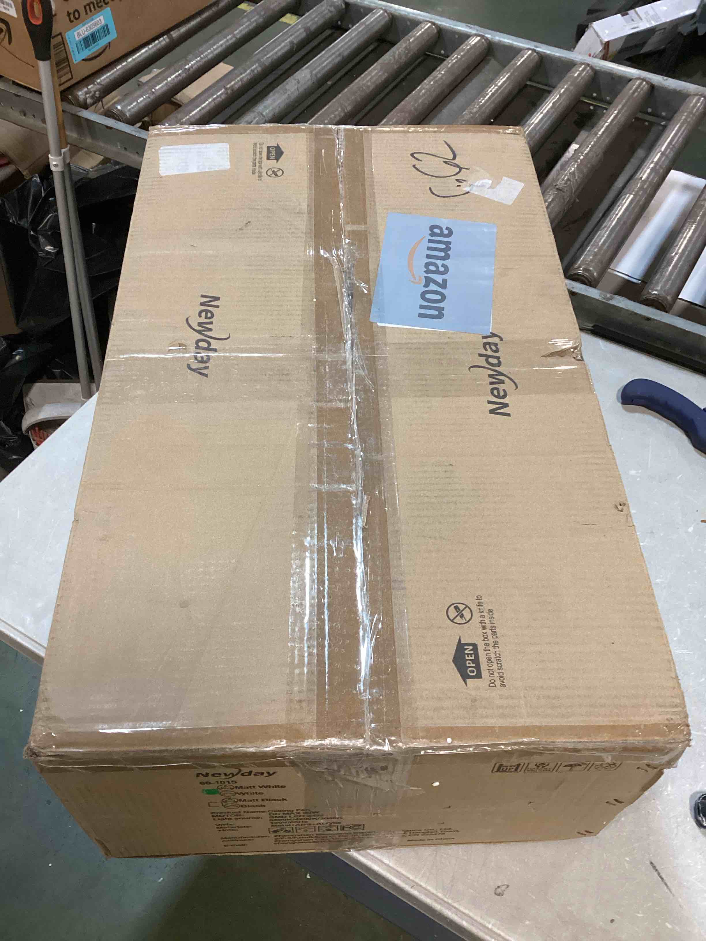 https://s3.amazonaws.com/lotting-images-prod/bidfta/BLU6305676_1714065453779.jpeg