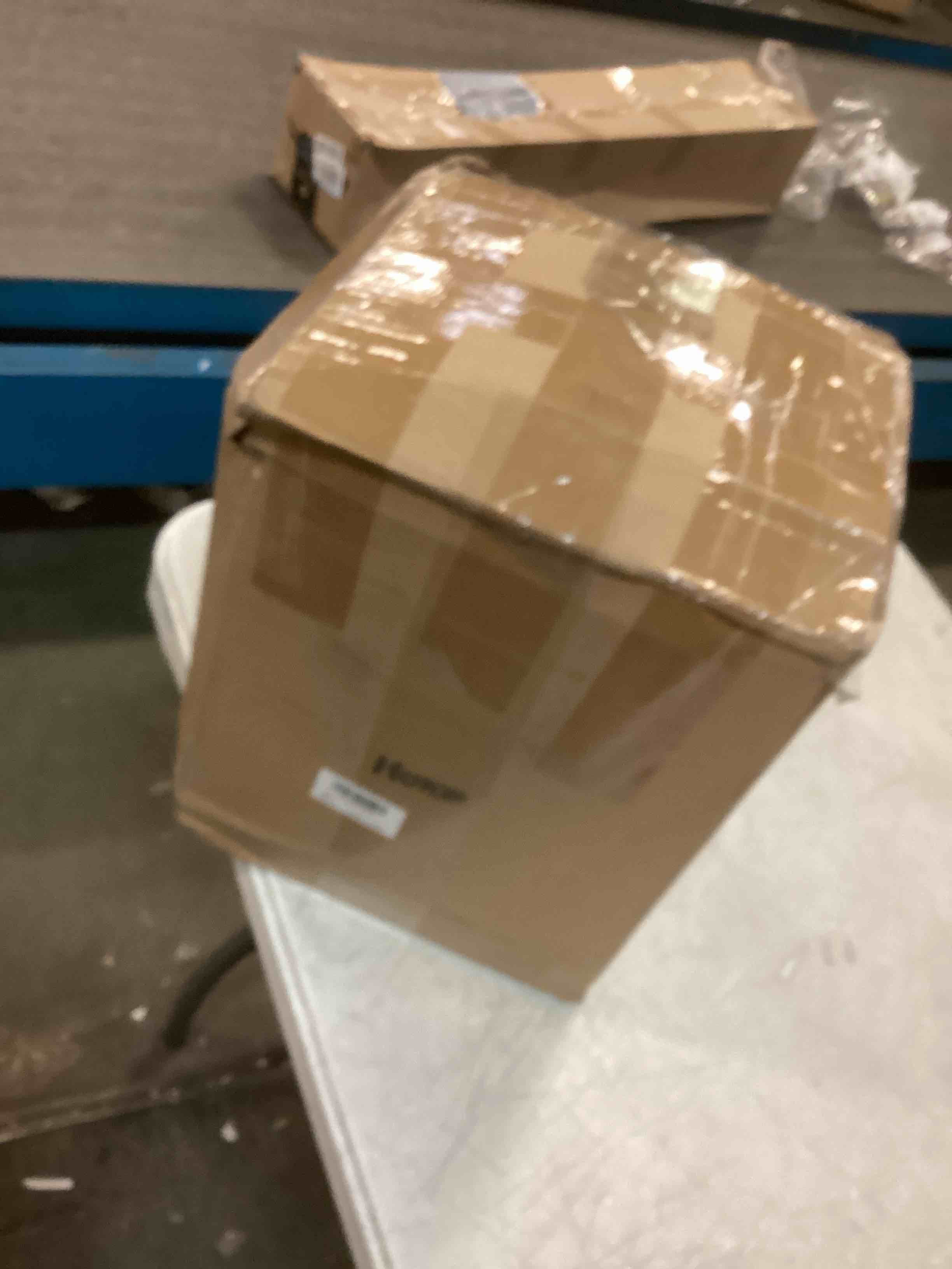 https://s3.amazonaws.com/lotting-images-prod/bidfta/BLU6306555_1712755453493.jpeg