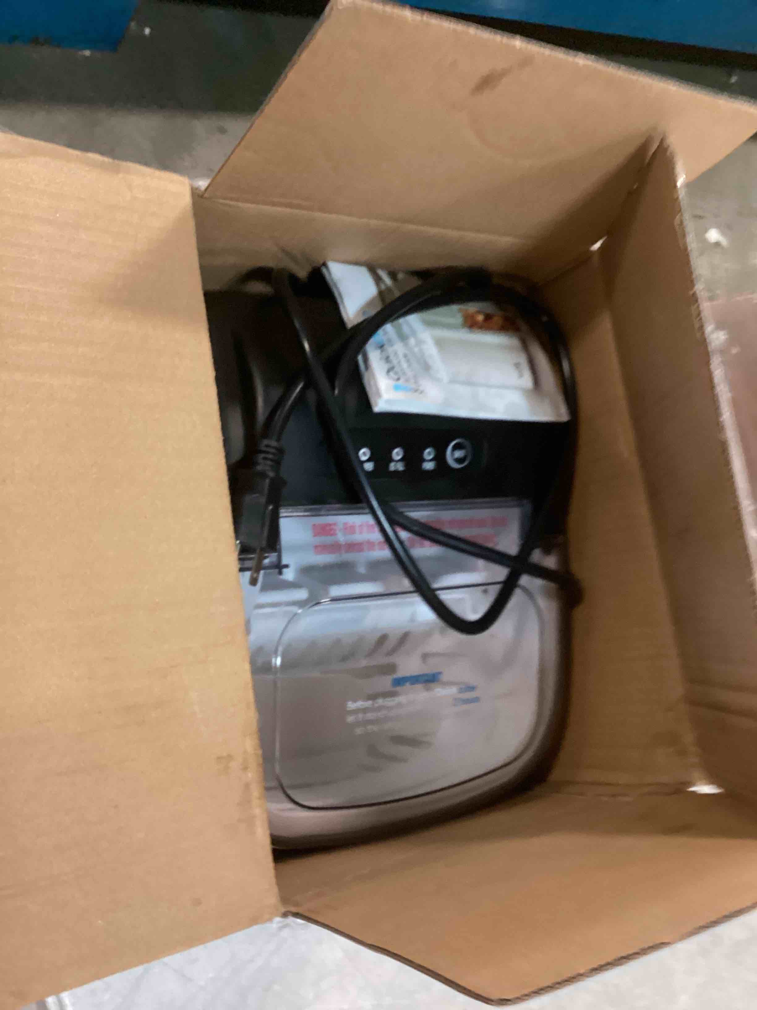 https://s3.amazonaws.com/lotting-images-prod/bidfta/BLU6306767_1712778482344.jpeg