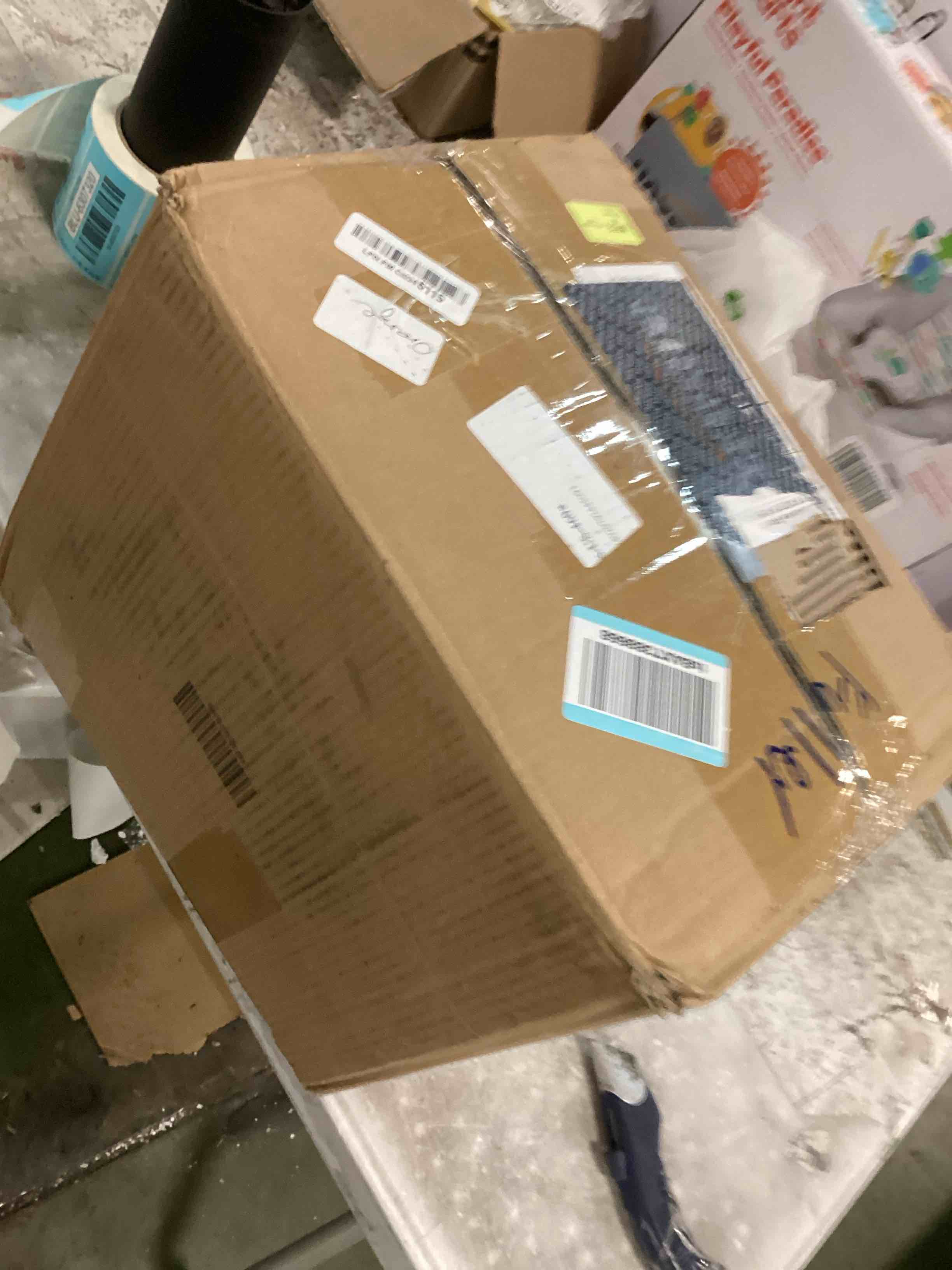 https://s3.amazonaws.com/lotting-images-prod/bidfta/BLU6307314_1713371058156.jpeg