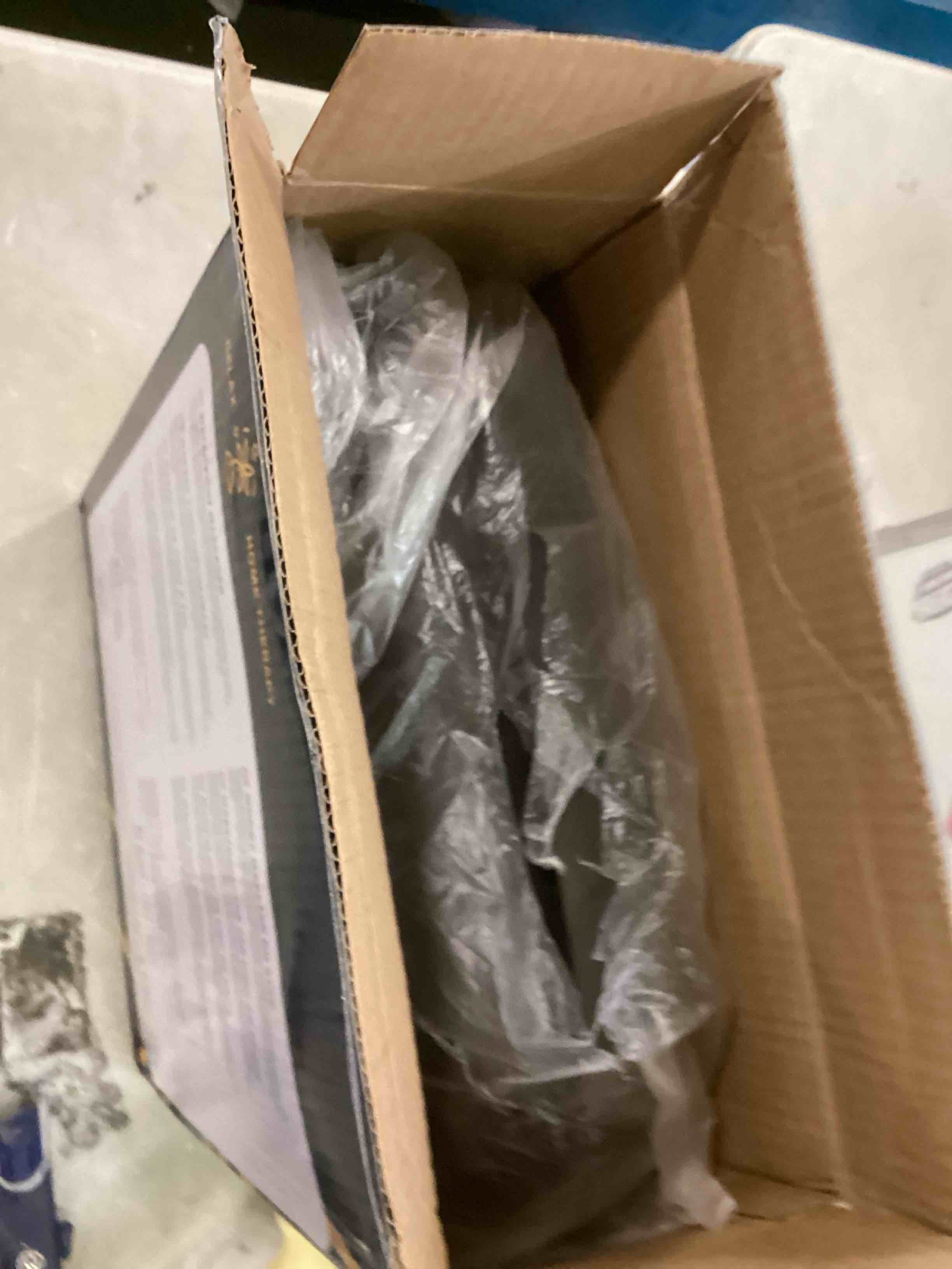 https://s3.amazonaws.com/lotting-images-prod/bidfta/BLU6307583_1713463225563.jpeg