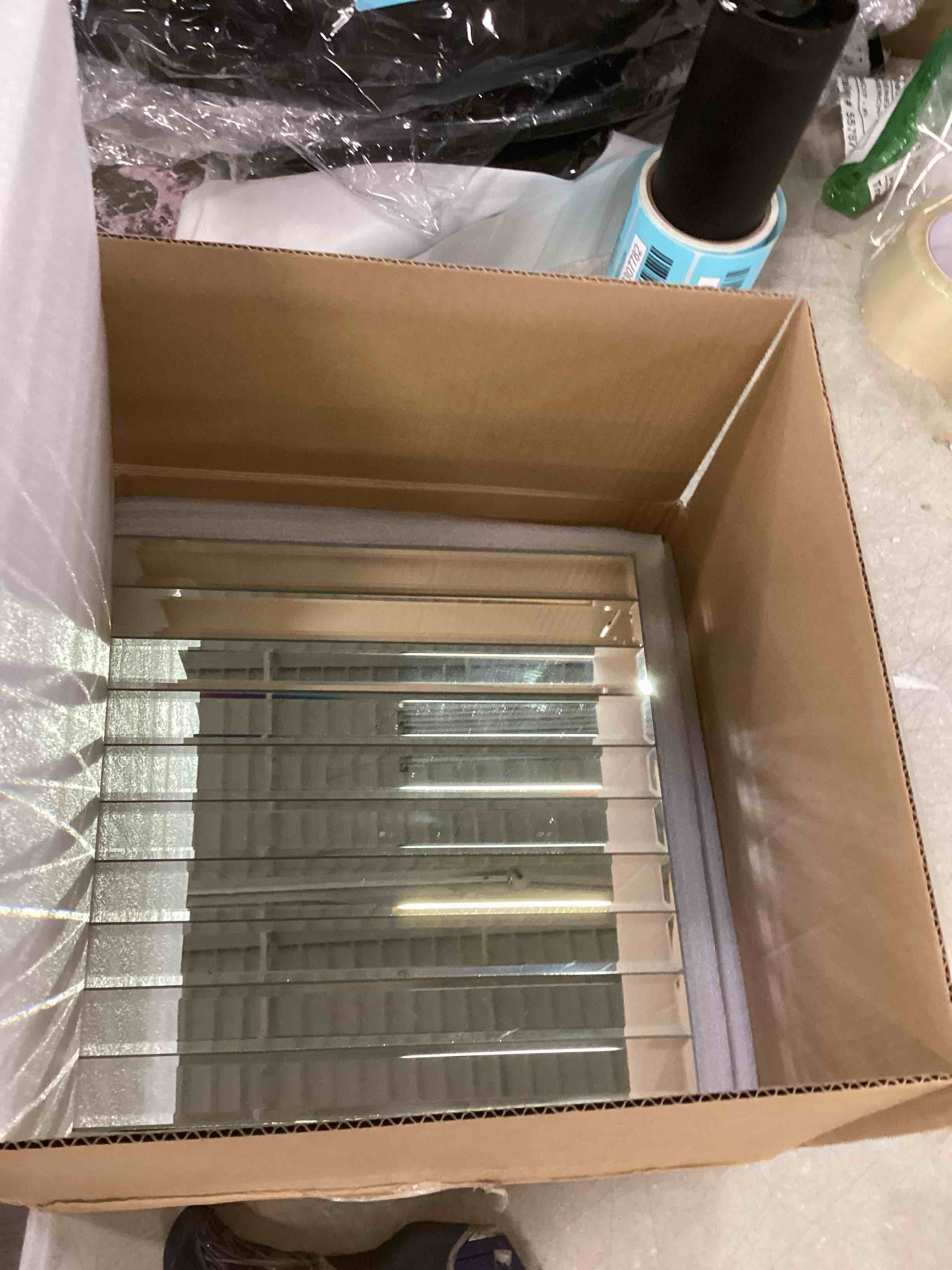https://s3.amazonaws.com/lotting-images-prod/bidfta/BLU6307775_1713541948105.jpeg