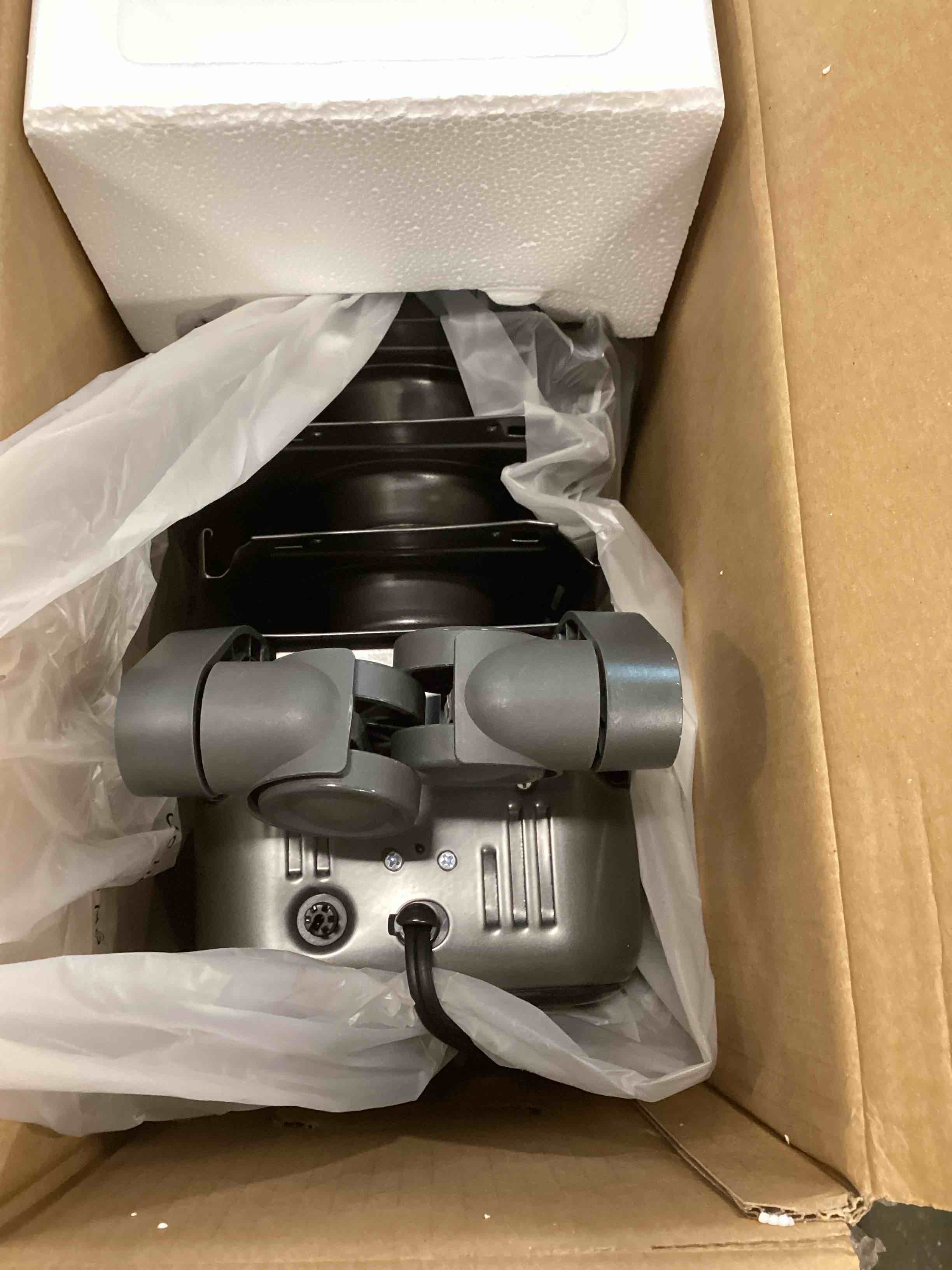 https://s3.amazonaws.com/lotting-images-prod/bidfta/BLU6308477_1712333356273.jpeg