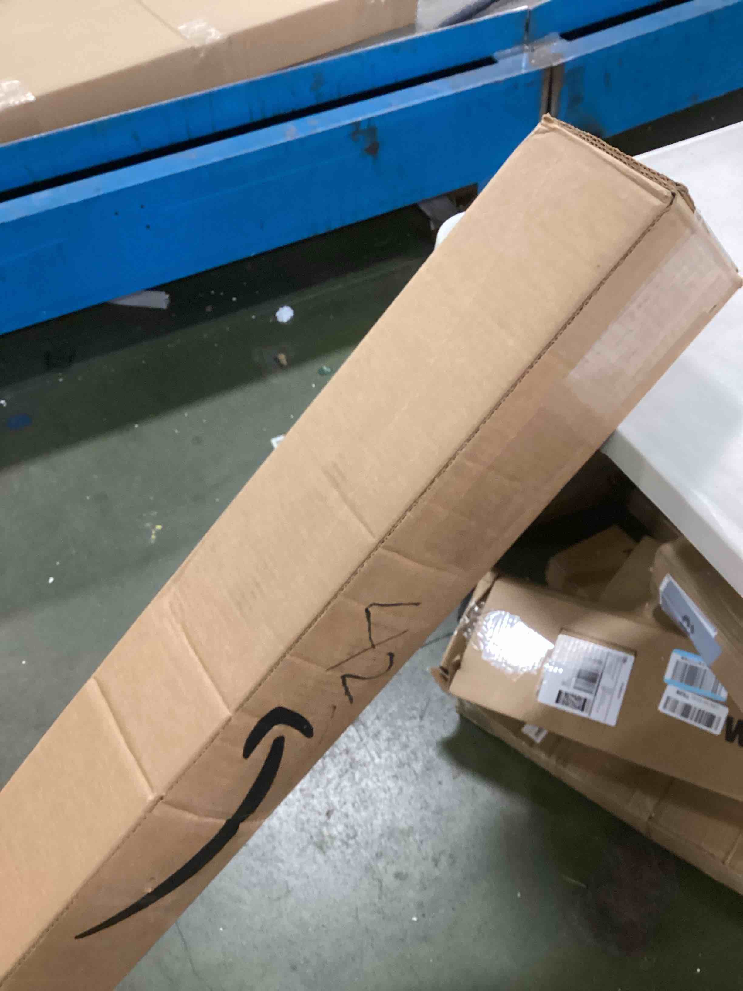 https://s3.amazonaws.com/lotting-images-prod/bidfta/BLU6309540_1712330123110.jpeg