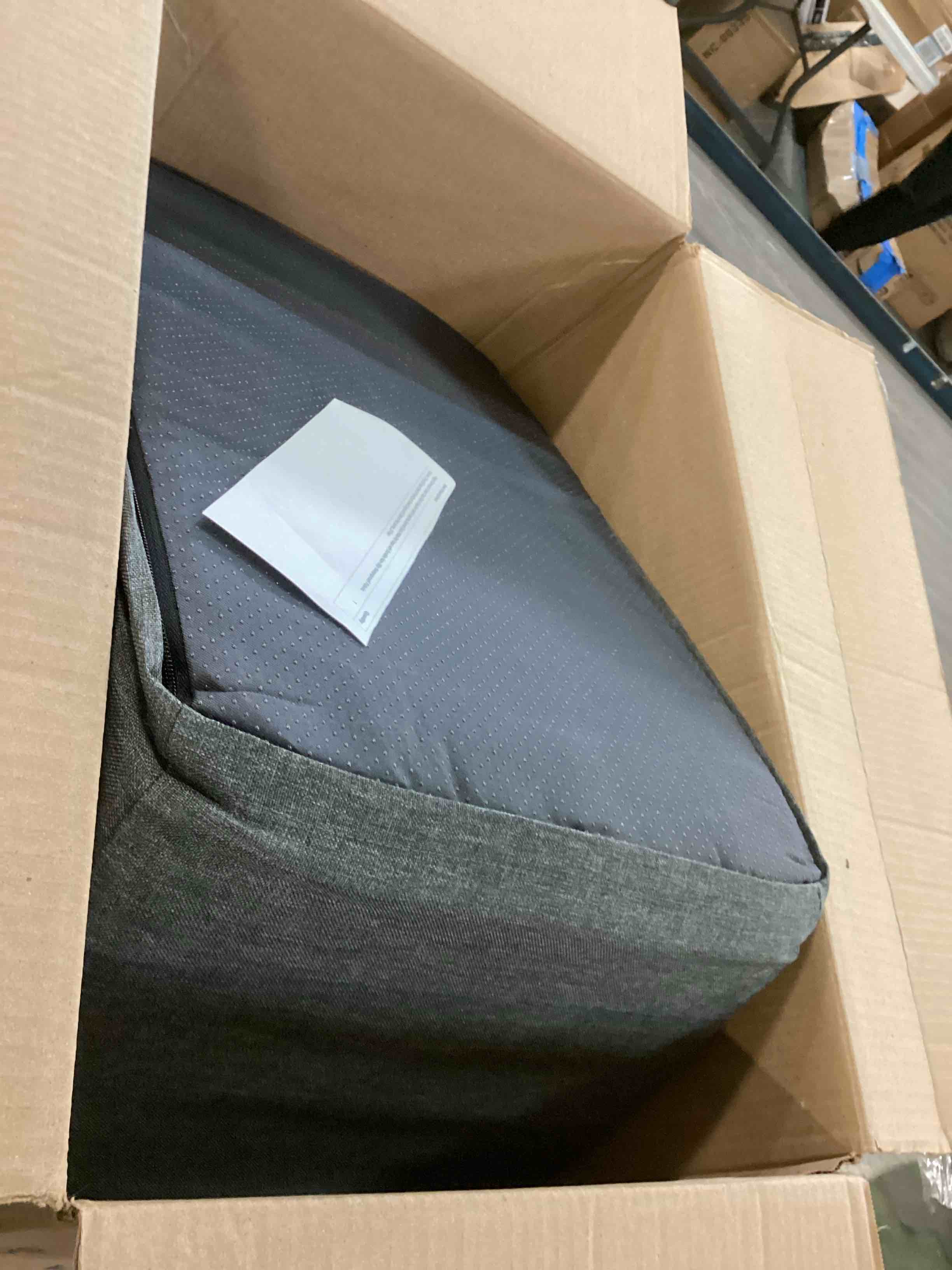 https://s3.amazonaws.com/lotting-images-prod/bidfta/BLU6310053_1712679959318.jpeg