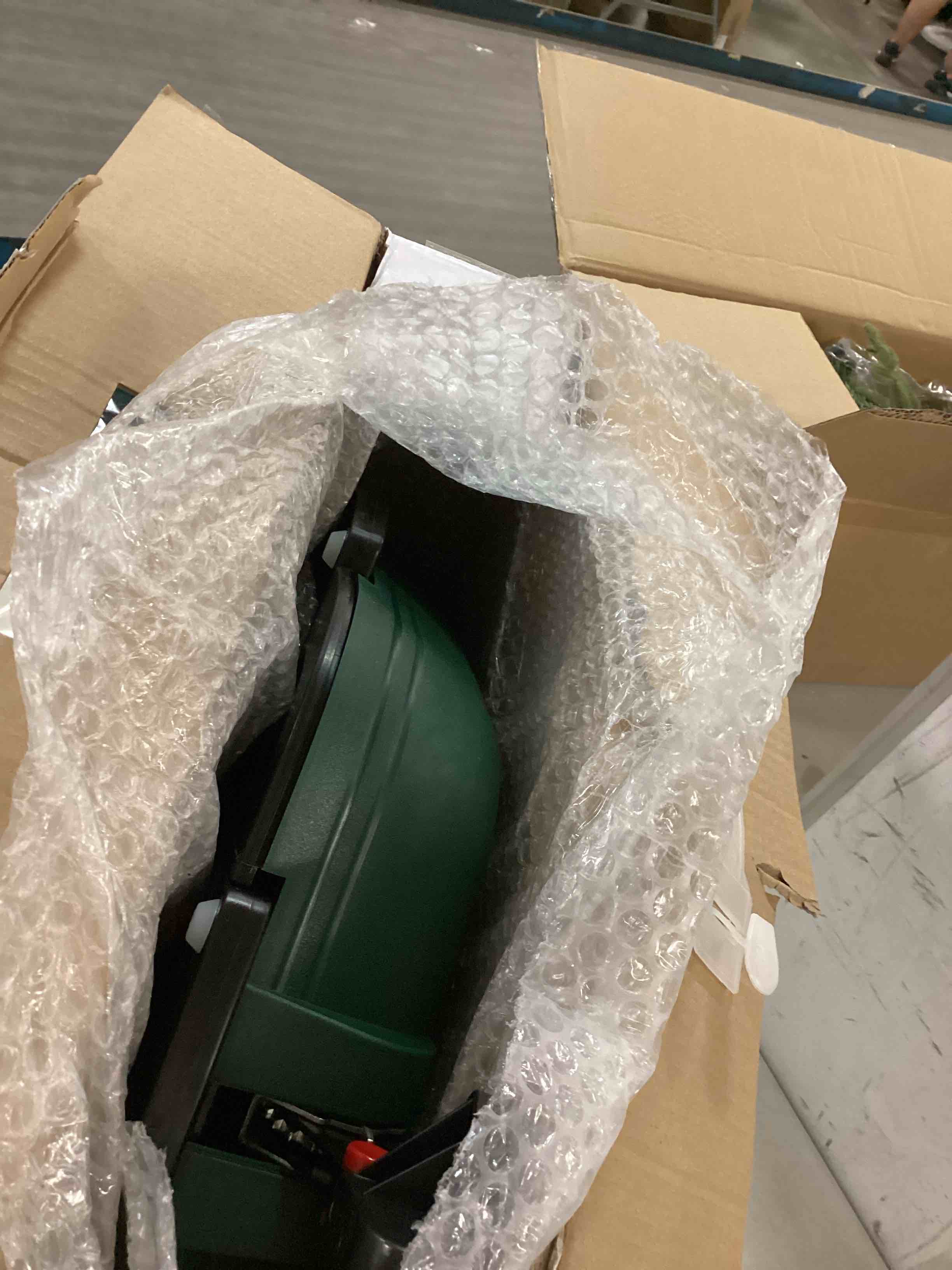 https://s3.amazonaws.com/lotting-images-prod/bidfta/BLU6310153_1712747599265.jpeg