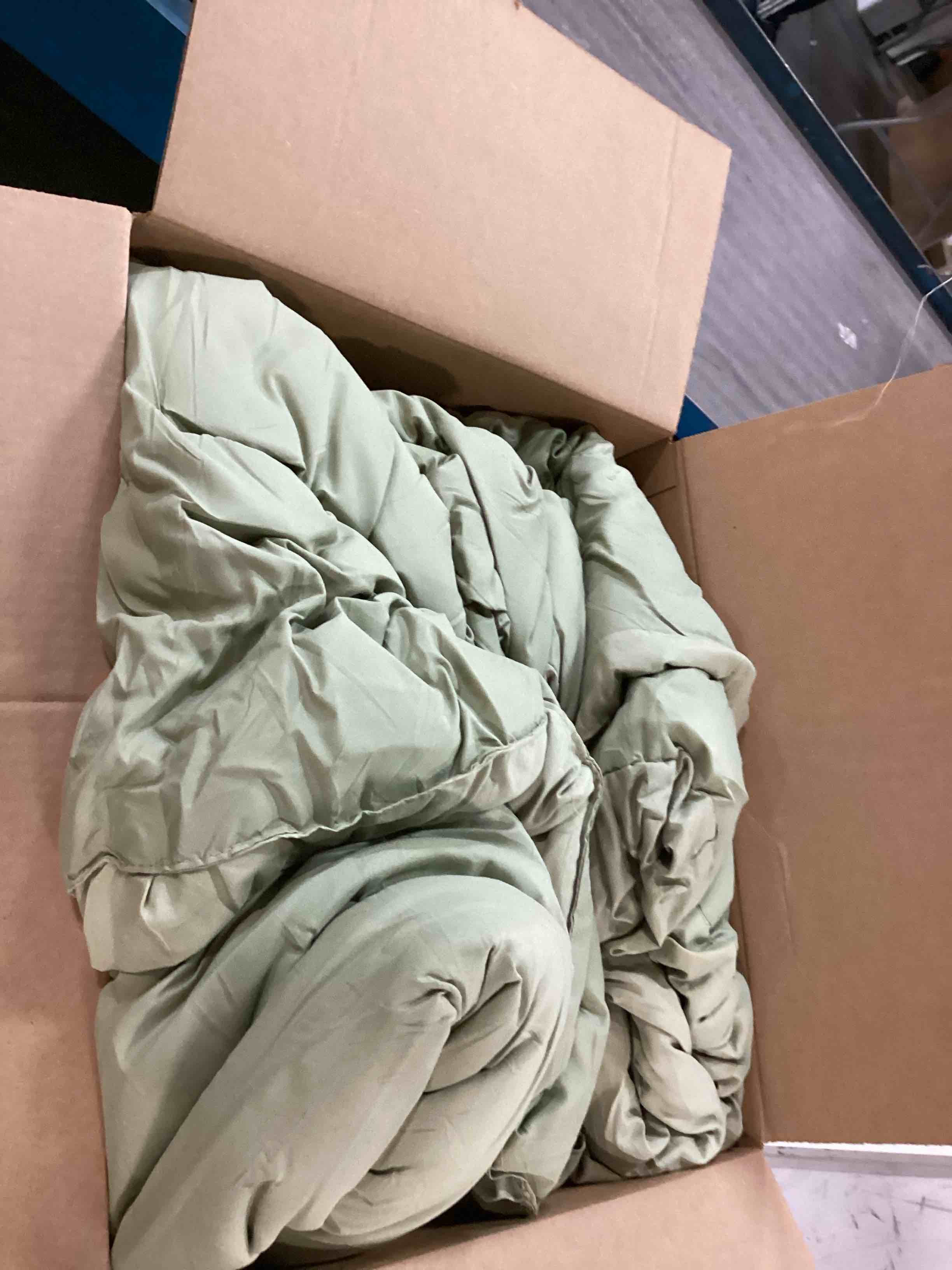 https://s3.amazonaws.com/lotting-images-prod/bidfta/BLU6310181_1712749552489.jpeg