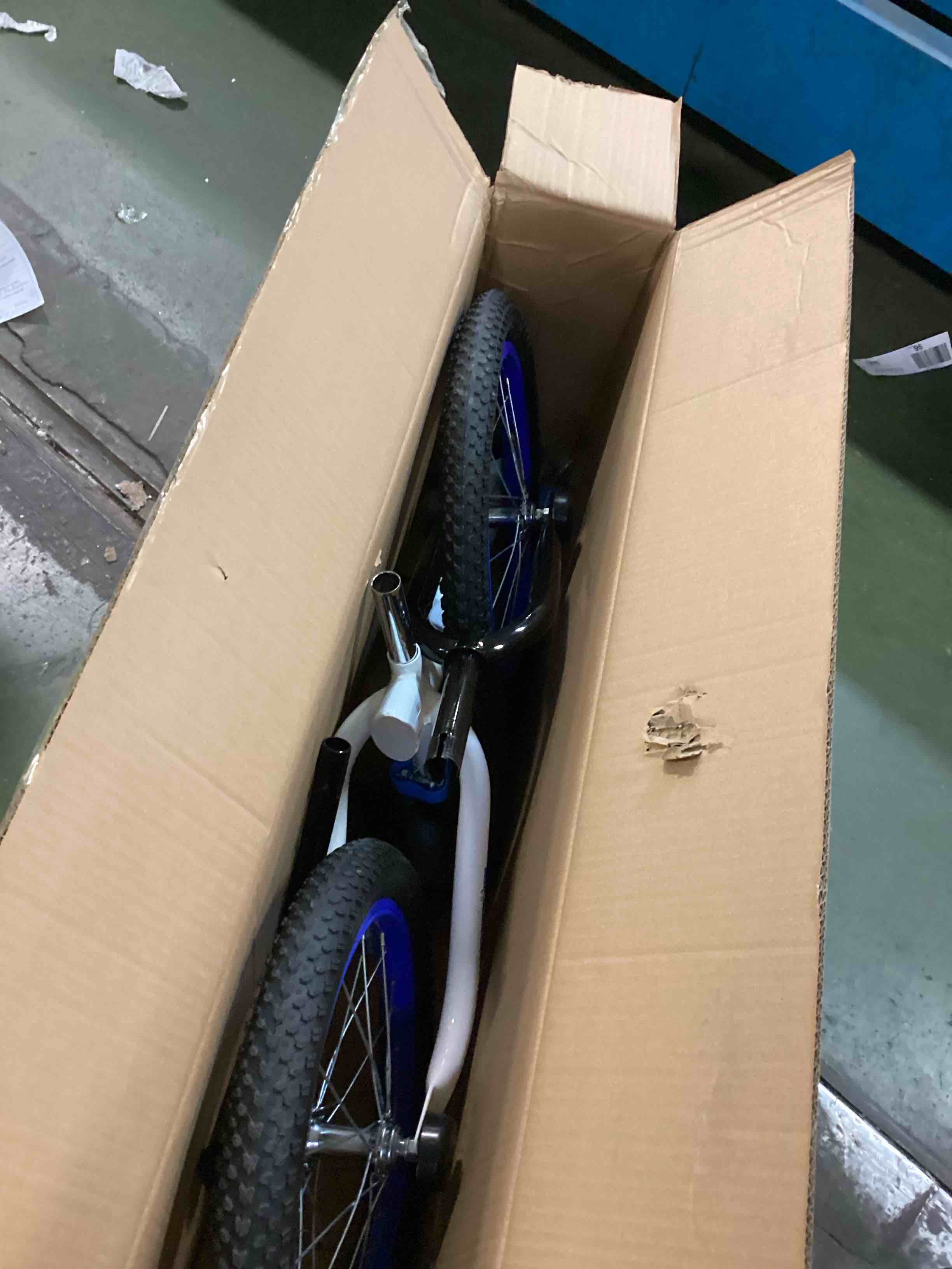 https://s3.amazonaws.com/lotting-images-prod/bidfta/BLU6310217_1712754361315.jpeg