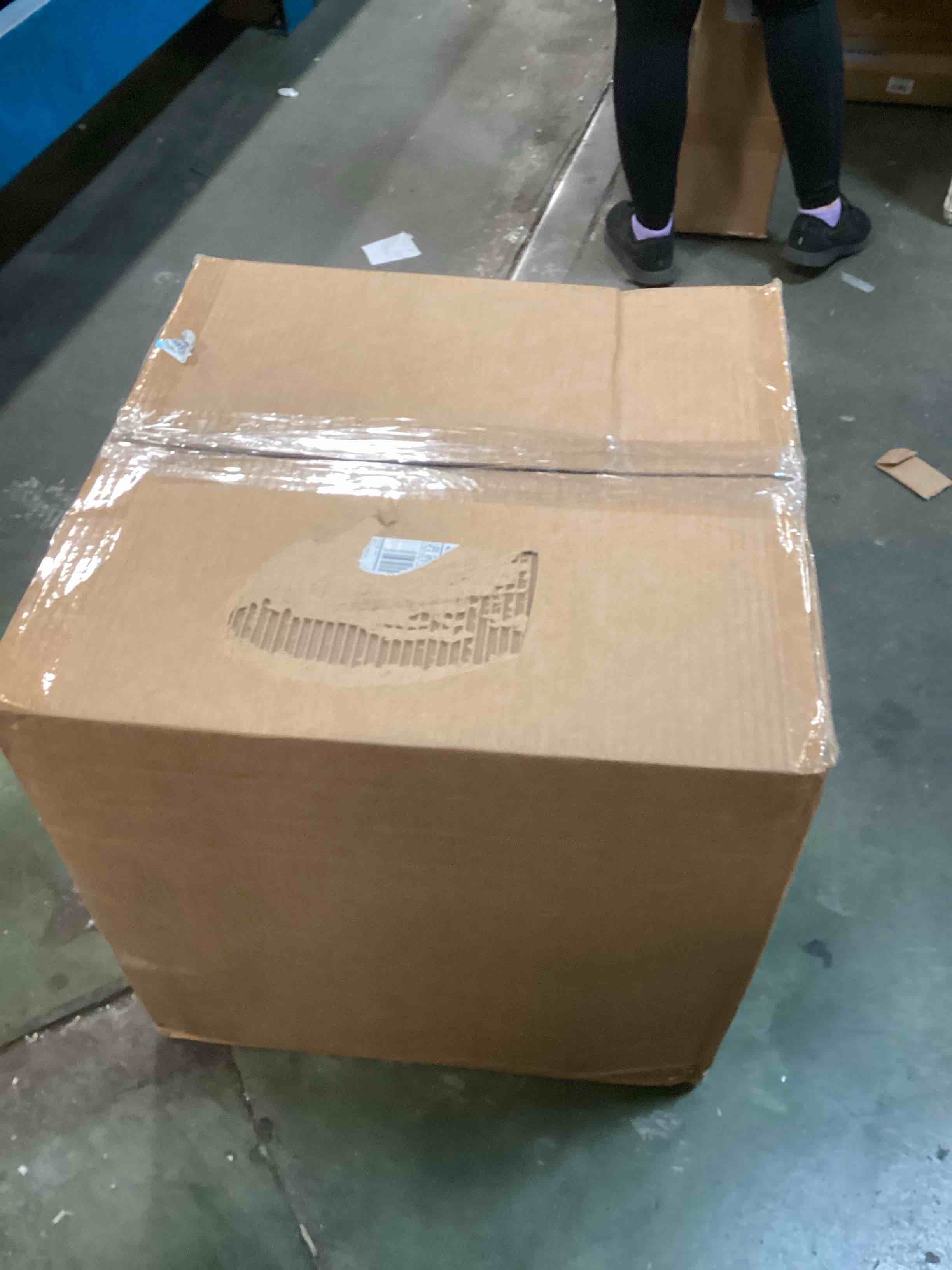 https://s3.amazonaws.com/lotting-images-prod/bidfta/BLU6311075_1712081349320.jpeg