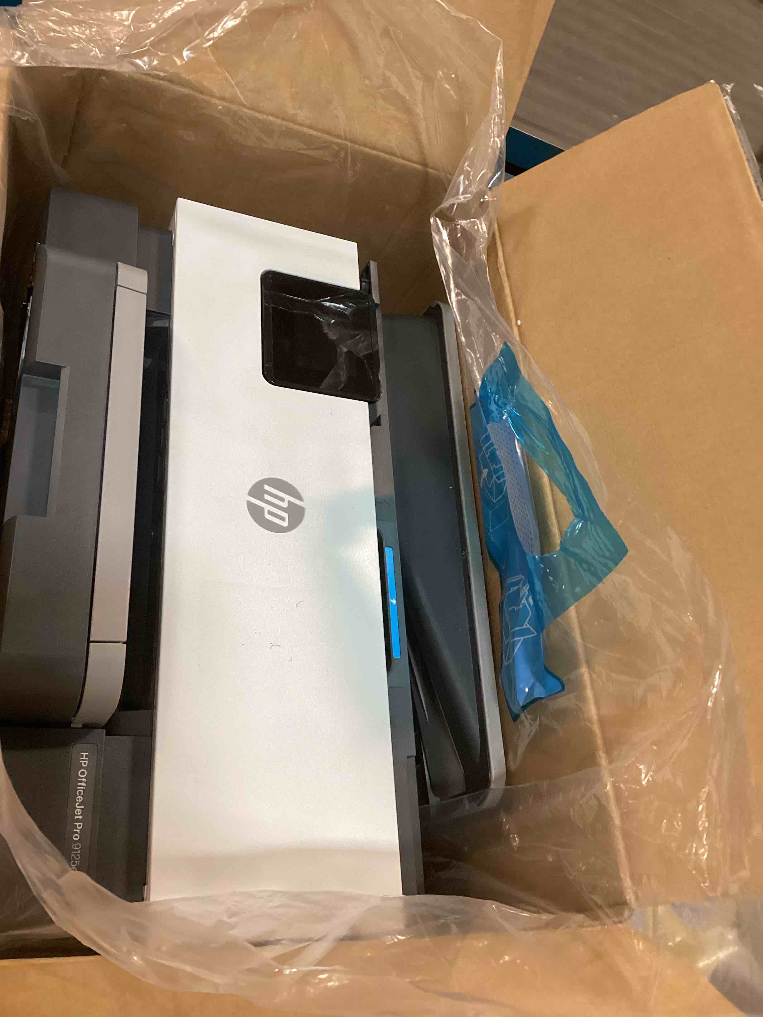 https://s3.amazonaws.com/lotting-images-prod/bidfta/BLU6311135_1712143637584.jpeg