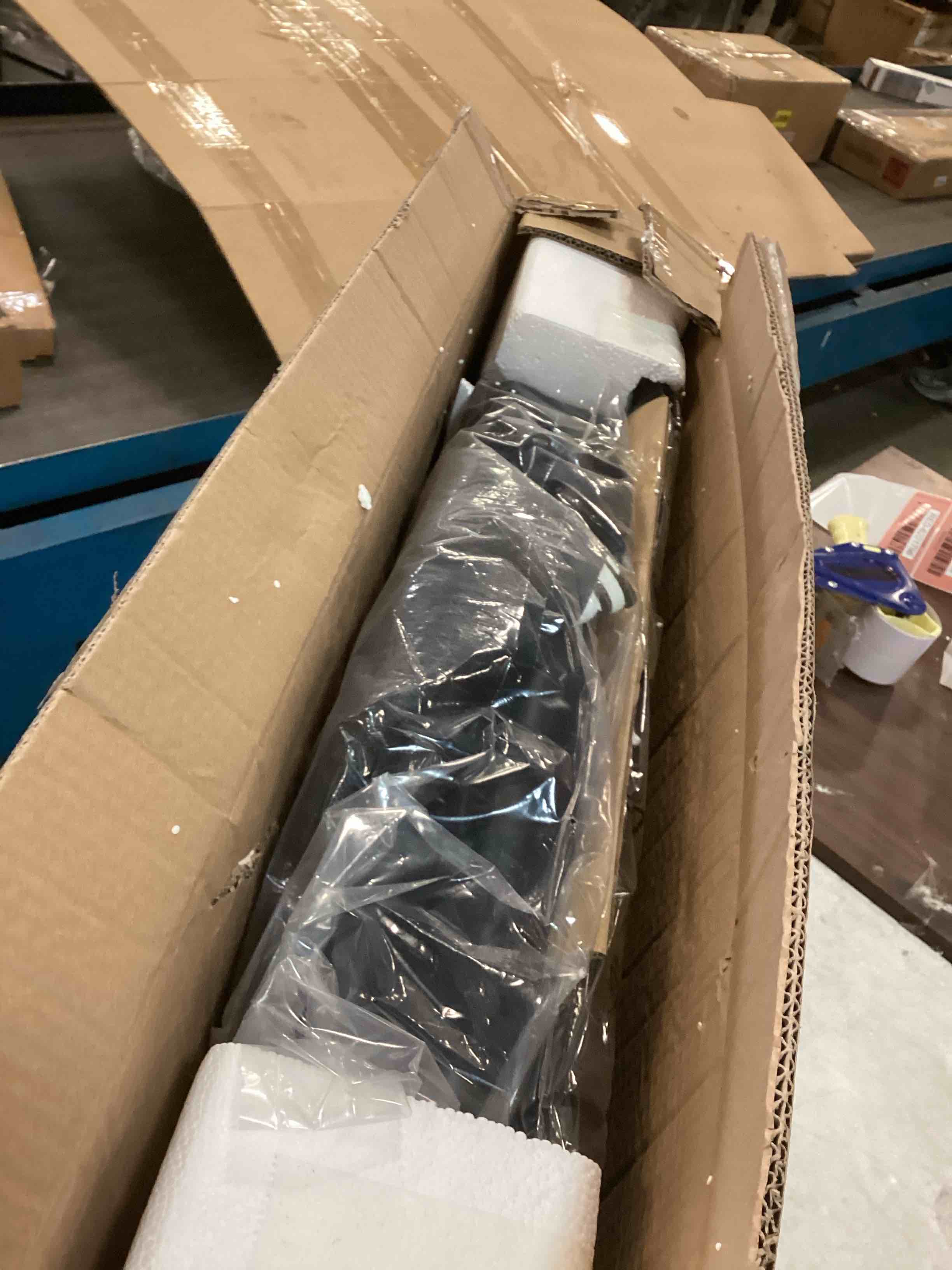https://s3.amazonaws.com/lotting-images-prod/bidfta/BLU6311213_1712154116031.jpeg