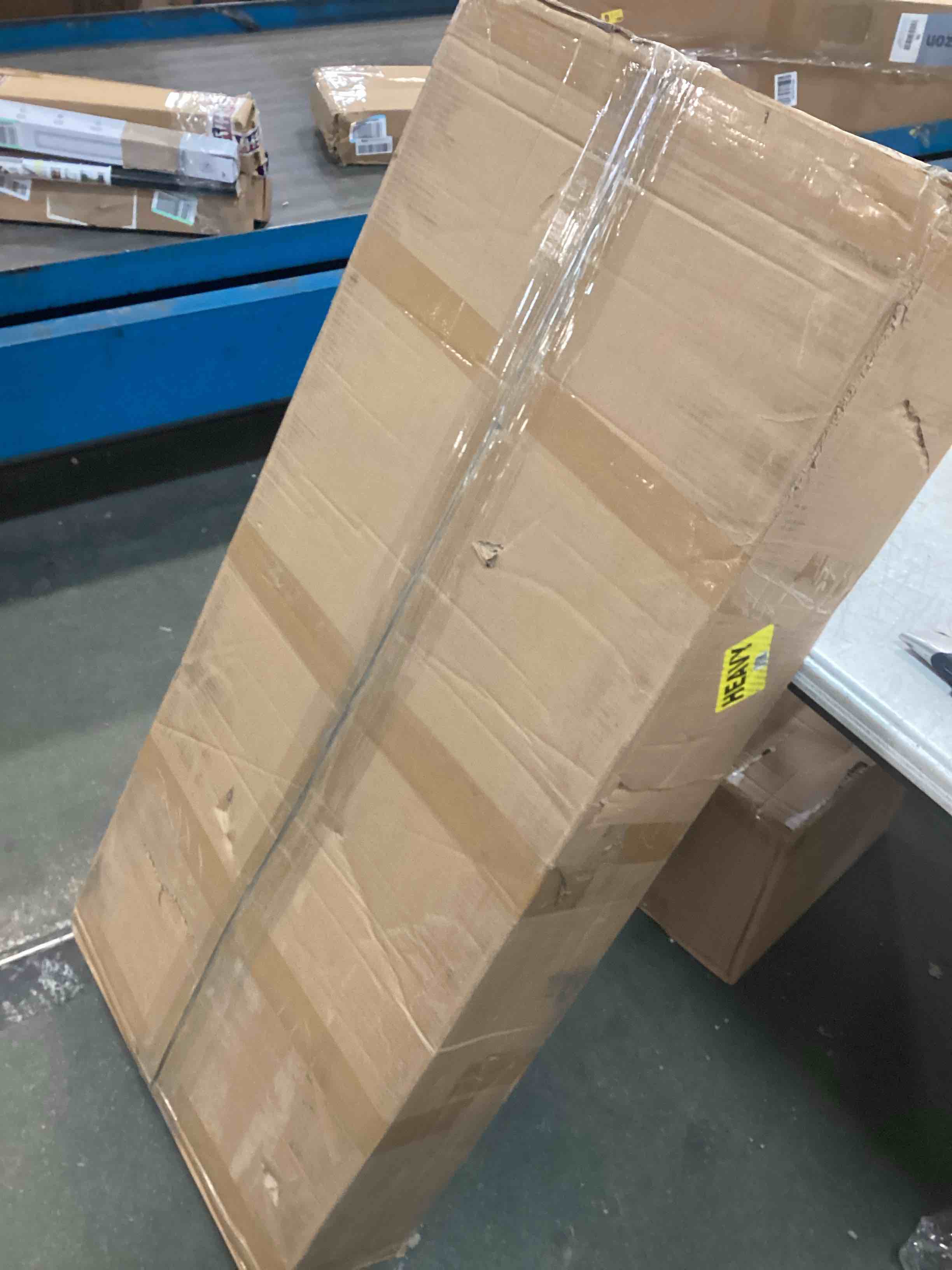 https://s3.amazonaws.com/lotting-images-prod/bidfta/BLU6311214_1712154249729.jpeg