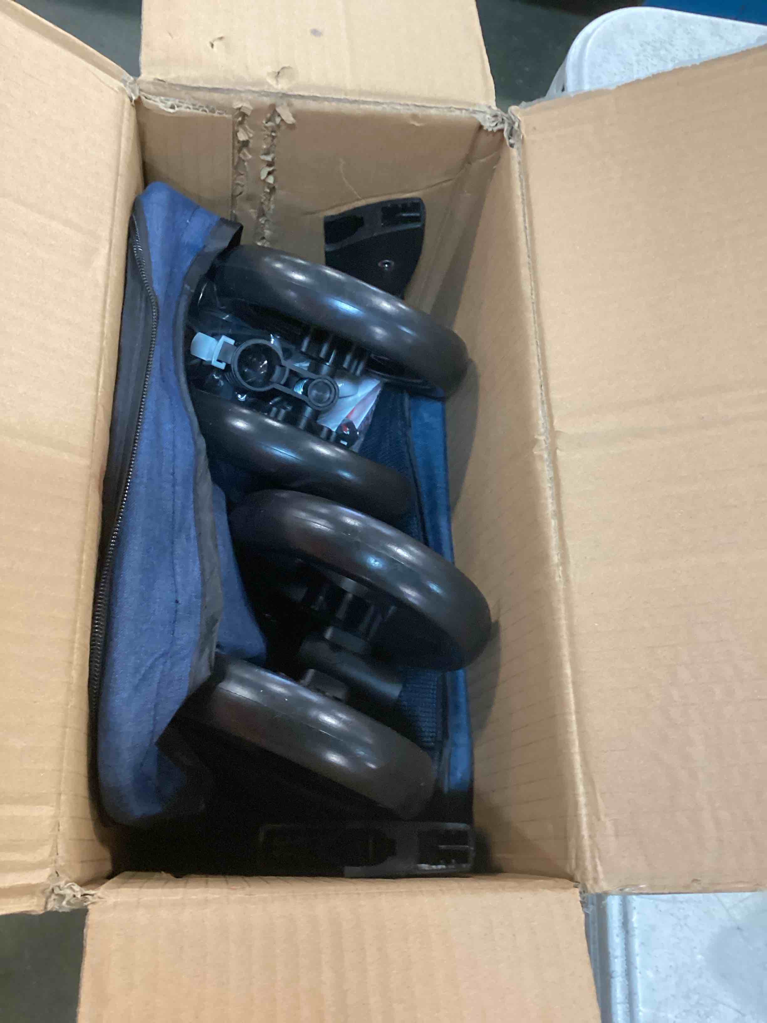 https://s3.amazonaws.com/lotting-images-prod/bidfta/BLU6311243_1712157607854.jpeg