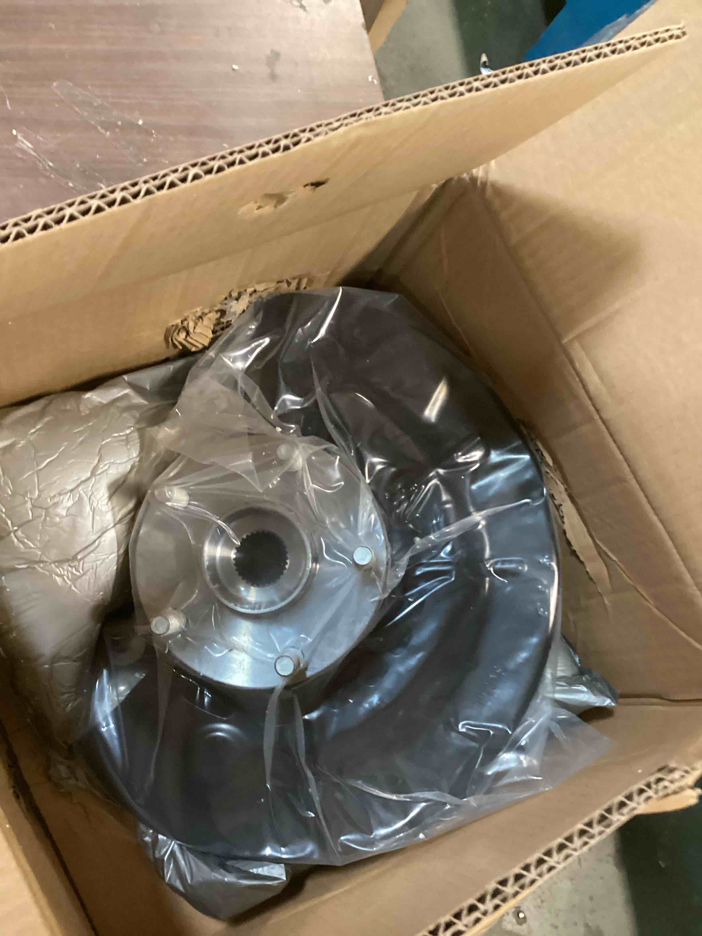 https://s3.amazonaws.com/lotting-images-prod/bidfta/BLU6311453_1712235742006.jpeg