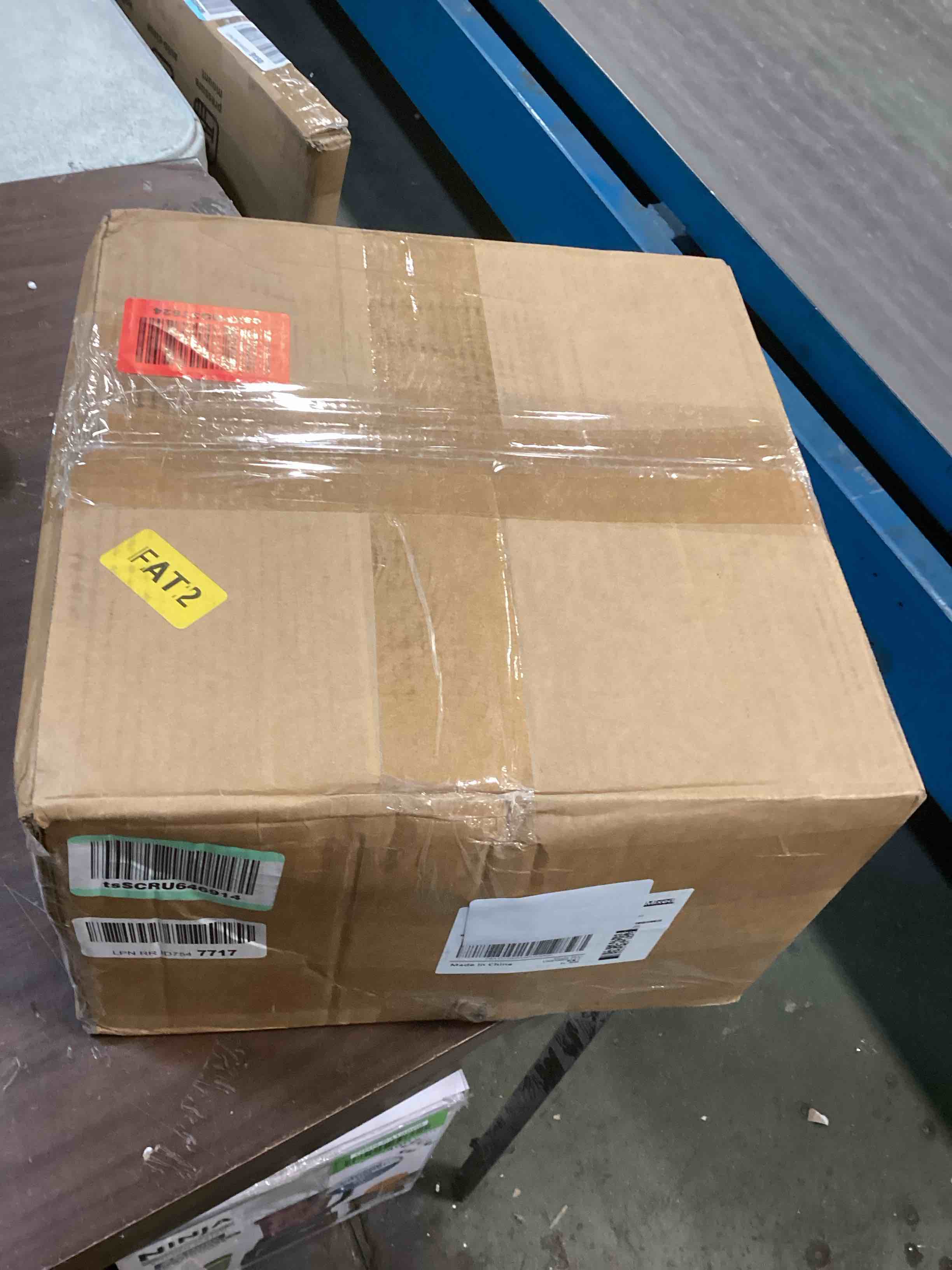 https://s3.amazonaws.com/lotting-images-prod/bidfta/BLU6311453_1712235757716.jpeg