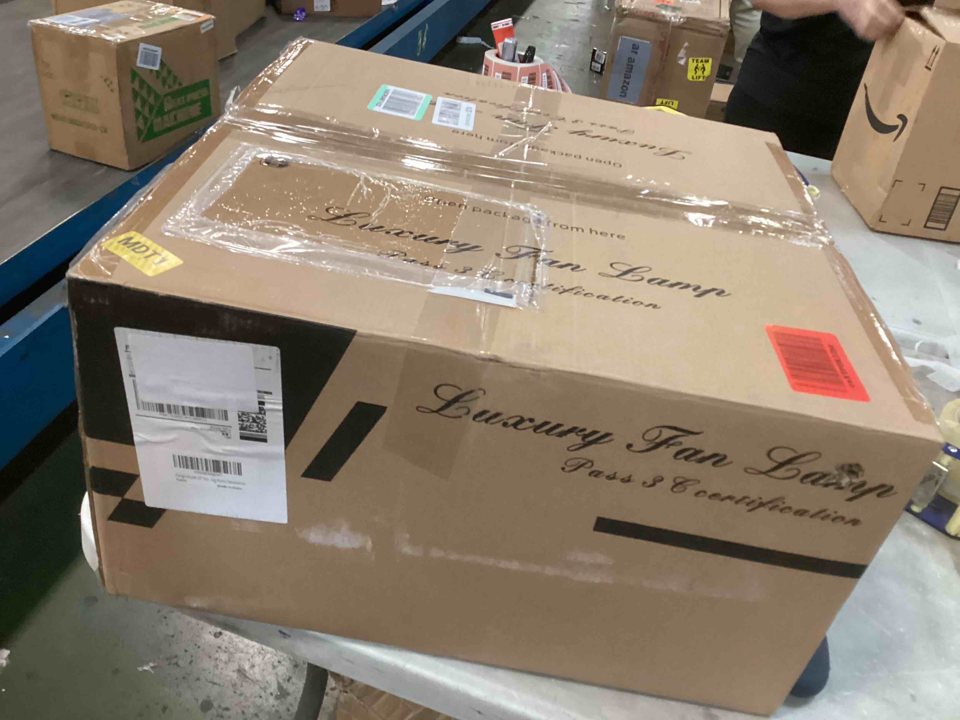 https://s3.amazonaws.com/lotting-images-prod/bidfta/BLU6311741_1712324816704.jpeg