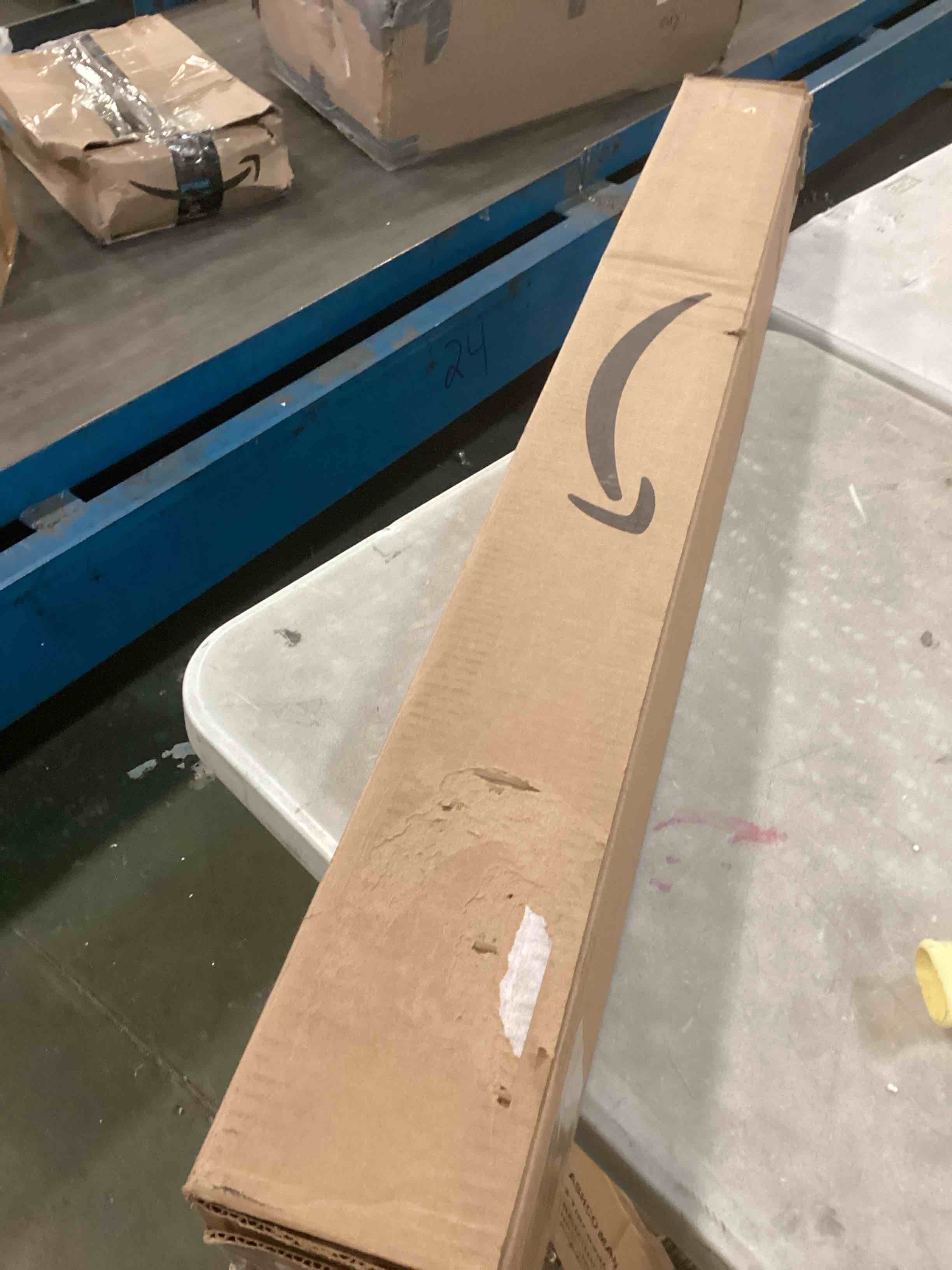 https://s3.amazonaws.com/lotting-images-prod/bidfta/BLU6311762_1712328867902.jpeg