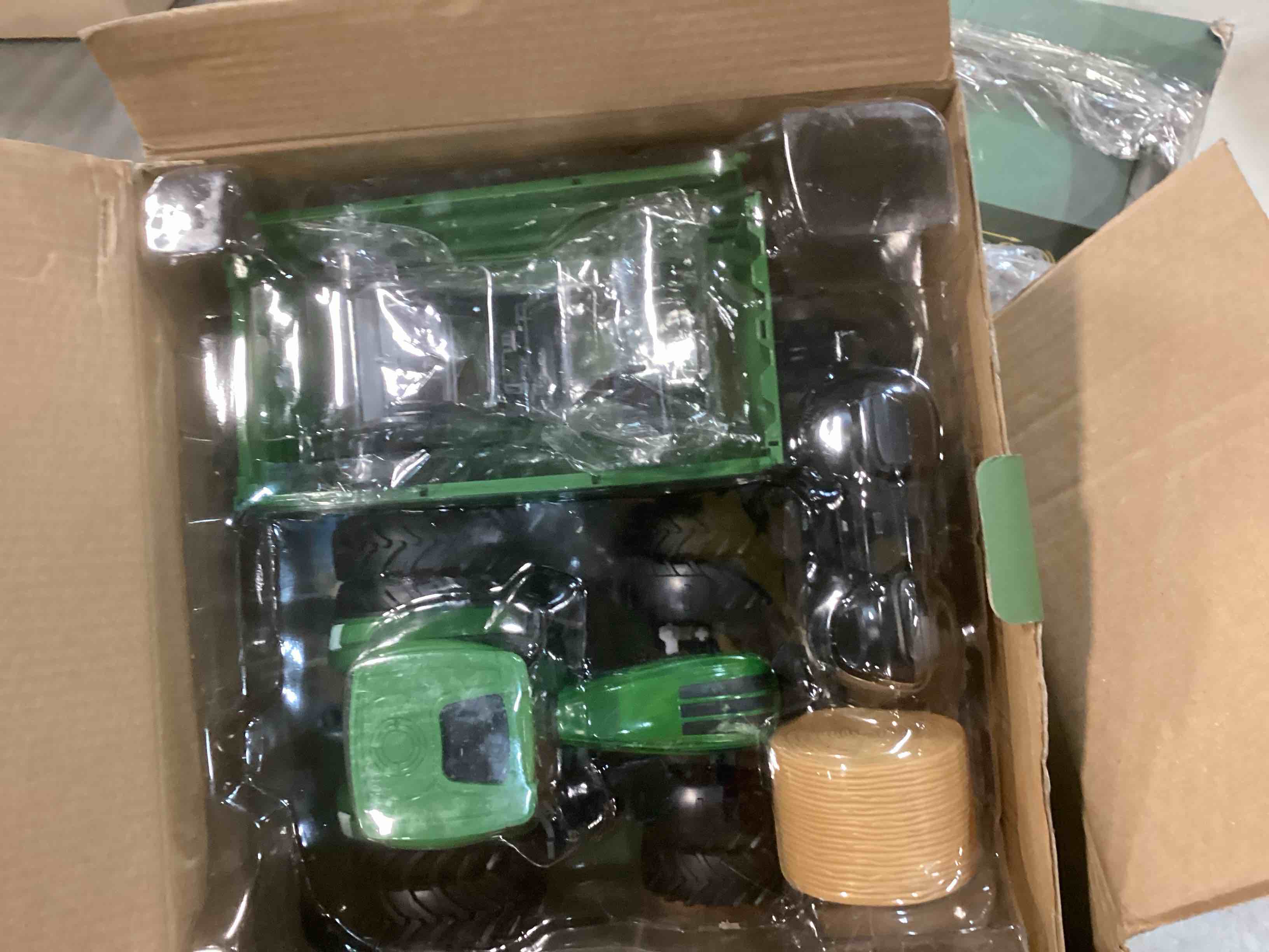 https://s3.amazonaws.com/lotting-images-prod/bidfta/BLU6311803_1712333751328.jpeg