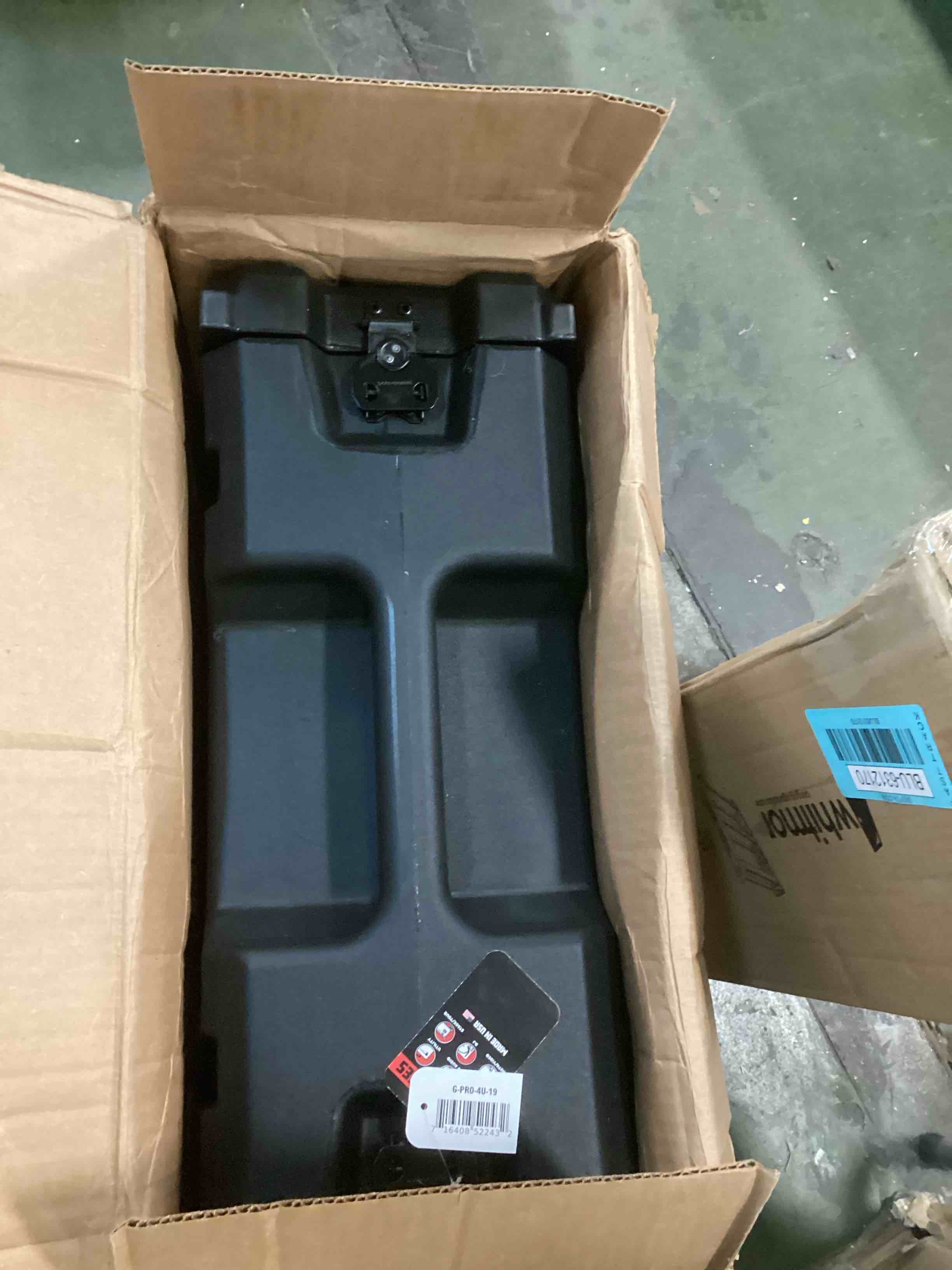 https://s3.amazonaws.com/lotting-images-prod/bidfta/BLU6312171_1712592209843.jpeg