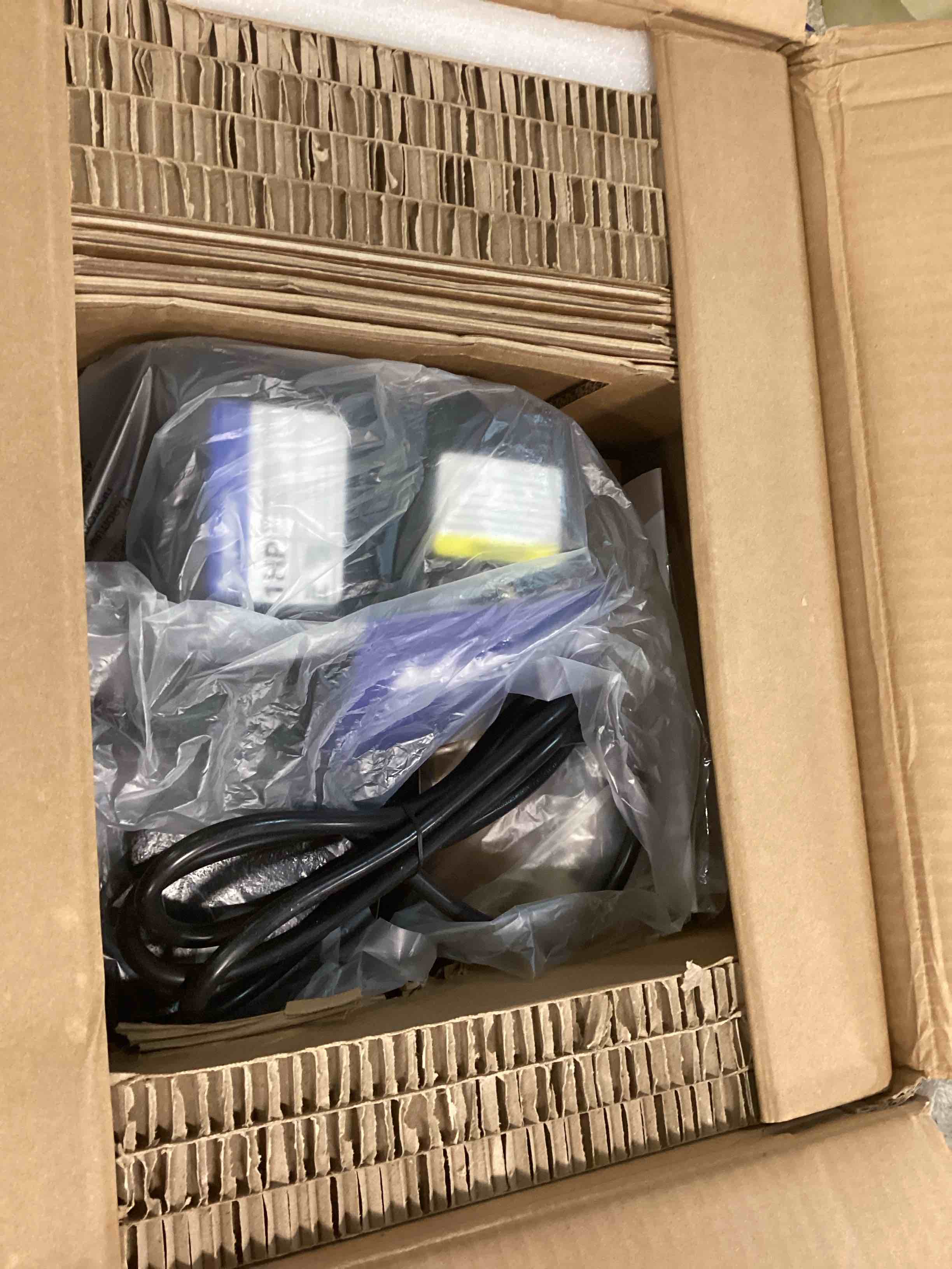 https://s3.amazonaws.com/lotting-images-prod/bidfta/BLU6312280_1712660949302.jpeg