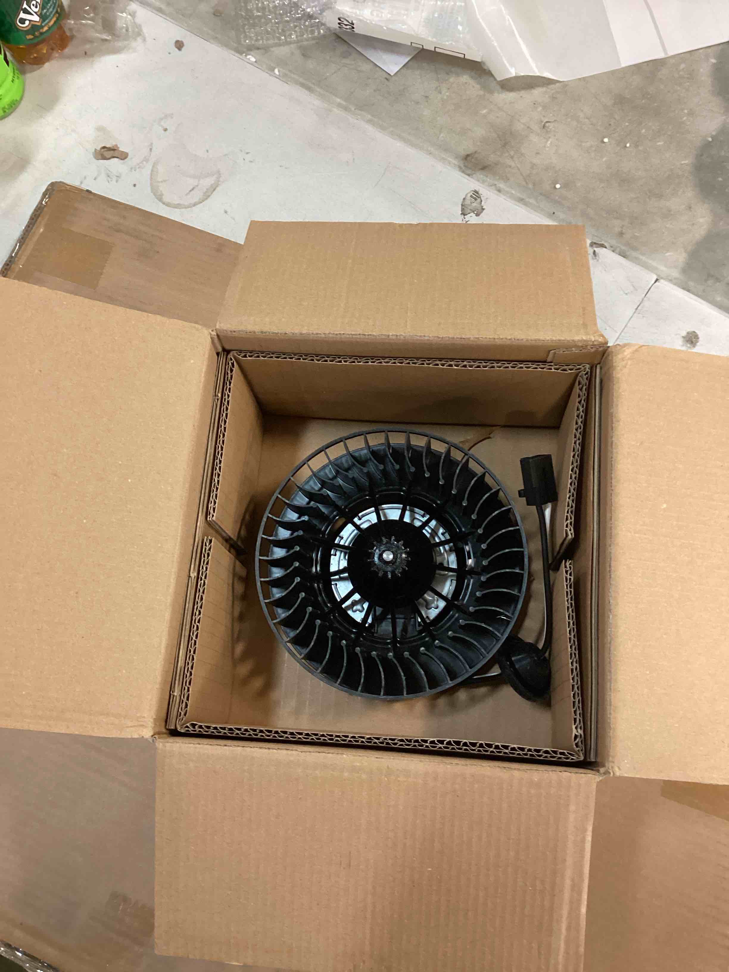 https://s3.amazonaws.com/lotting-images-prod/bidfta/BLU6312834_1712592868531.jpeg