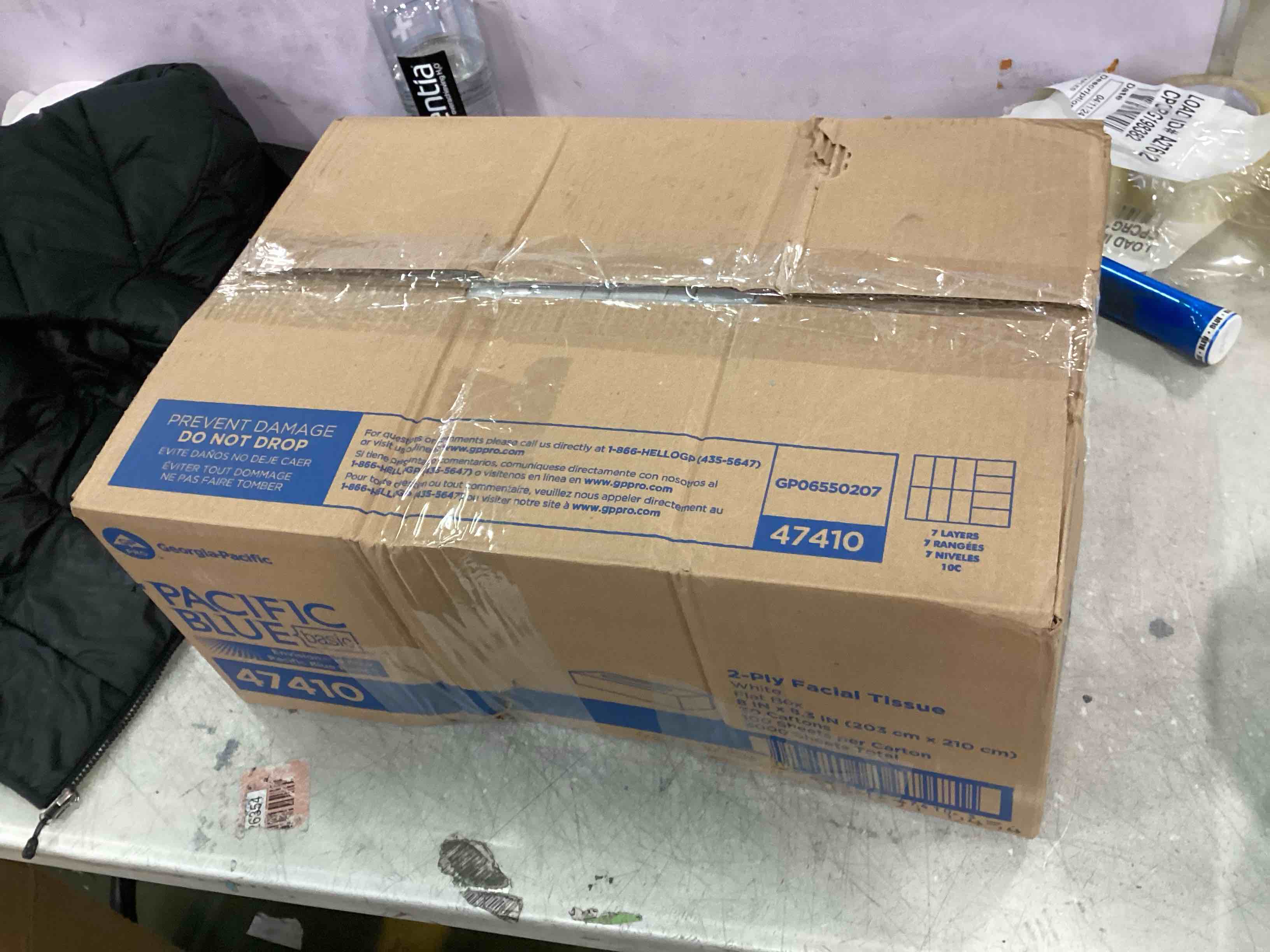 https://s3.amazonaws.com/lotting-images-prod/bidfta/BLU6313527_1712937348931.jpeg
