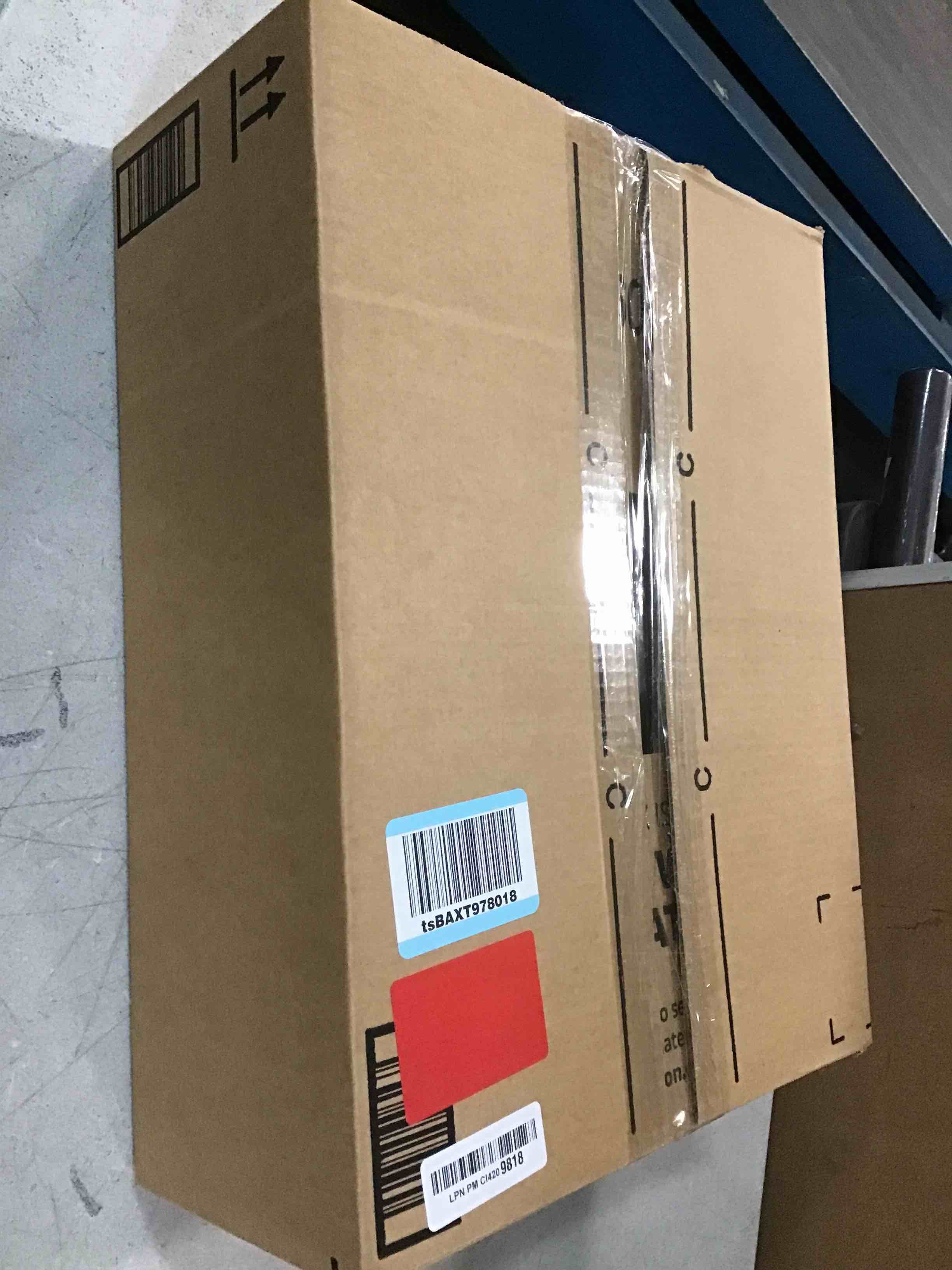 https://s3.amazonaws.com/lotting-images-prod/bidfta/BLU6315379_1712684429046.jpeg