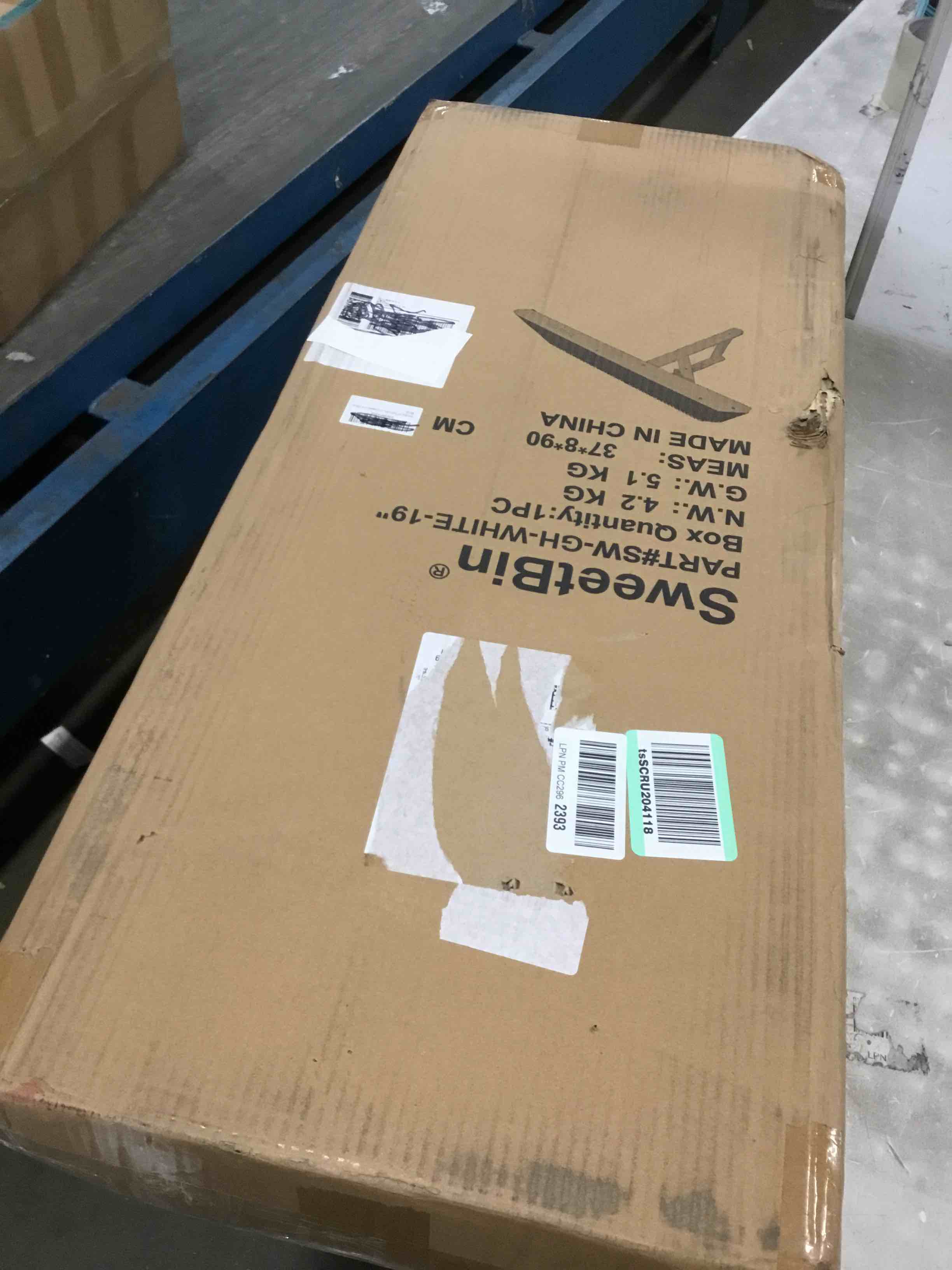 https://s3.amazonaws.com/lotting-images-prod/bidfta/BLU6315955_1712425386095.jpeg