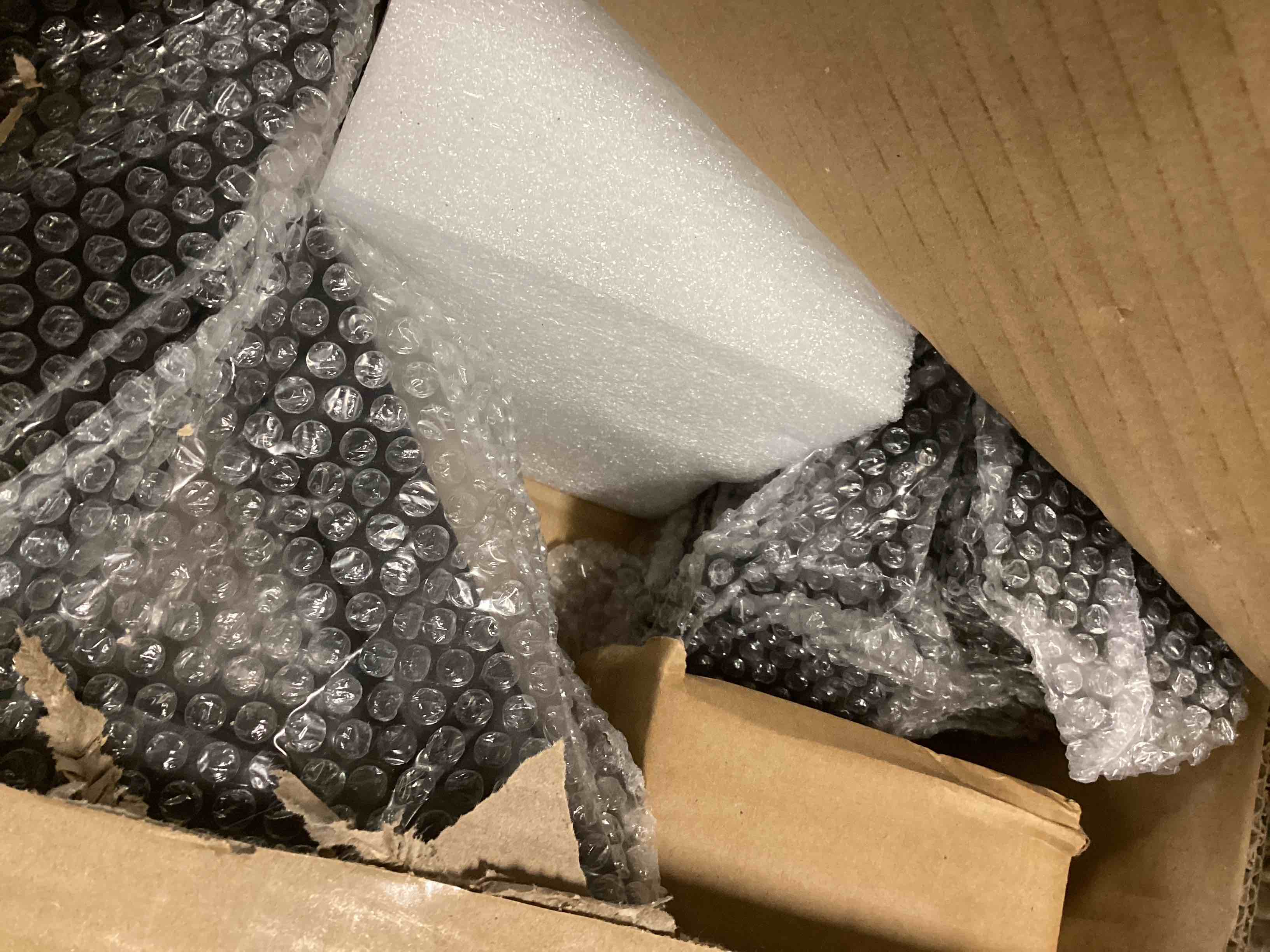 https://s3.amazonaws.com/lotting-images-prod/bidfta/BLU6316100_1712586332056.jpeg