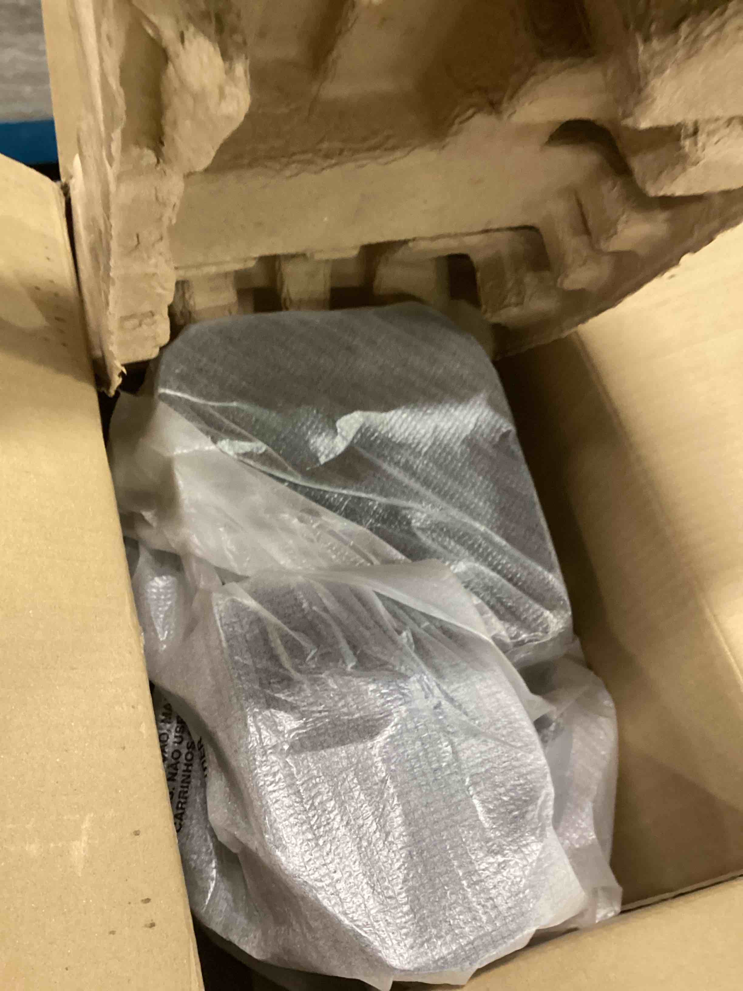 https://s3.amazonaws.com/lotting-images-prod/bidfta/BLU6316295_1712834300268.jpeg