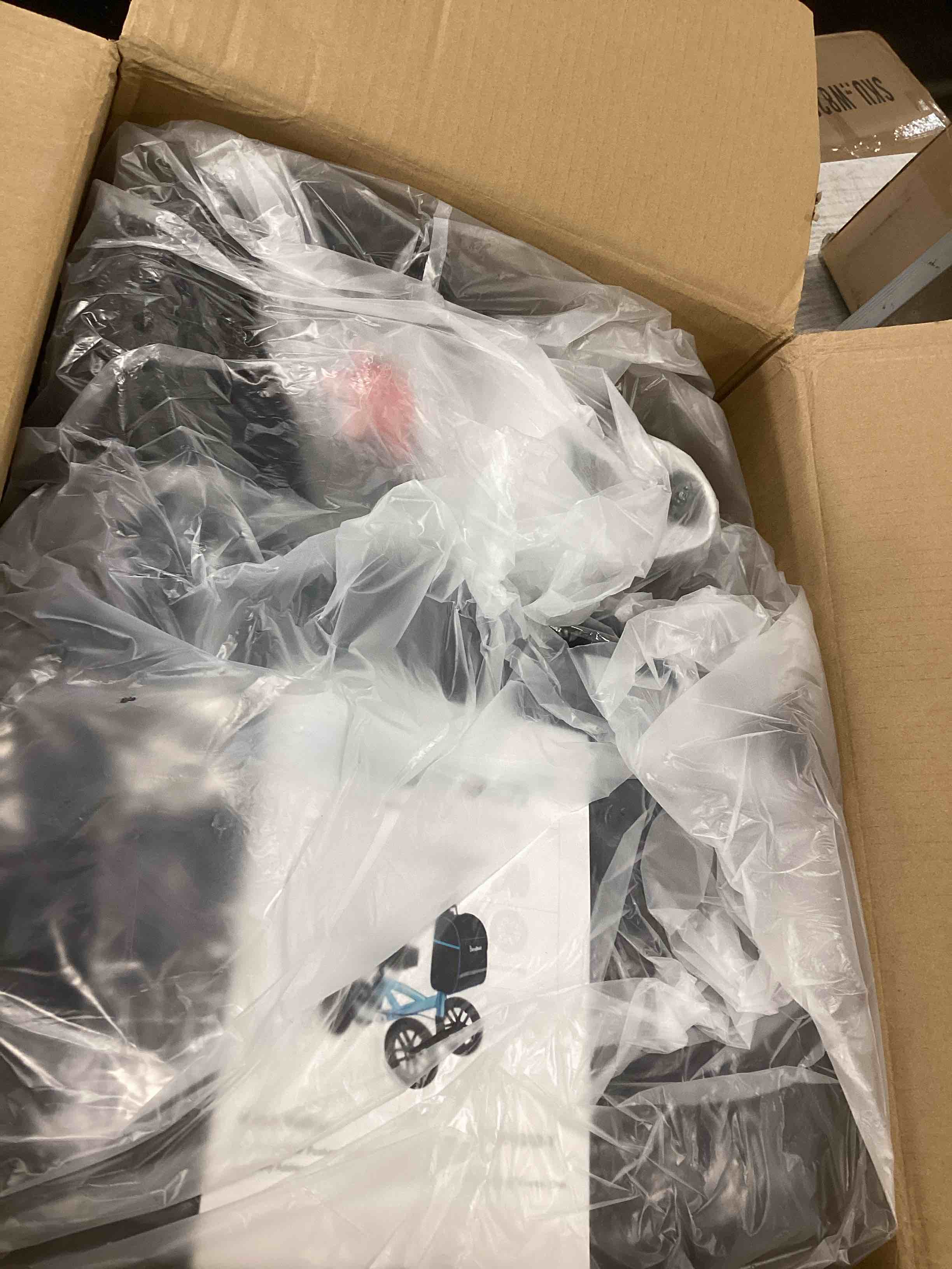 https://s3.amazonaws.com/lotting-images-prod/bidfta/BLU6316837_1713185378868.jpeg