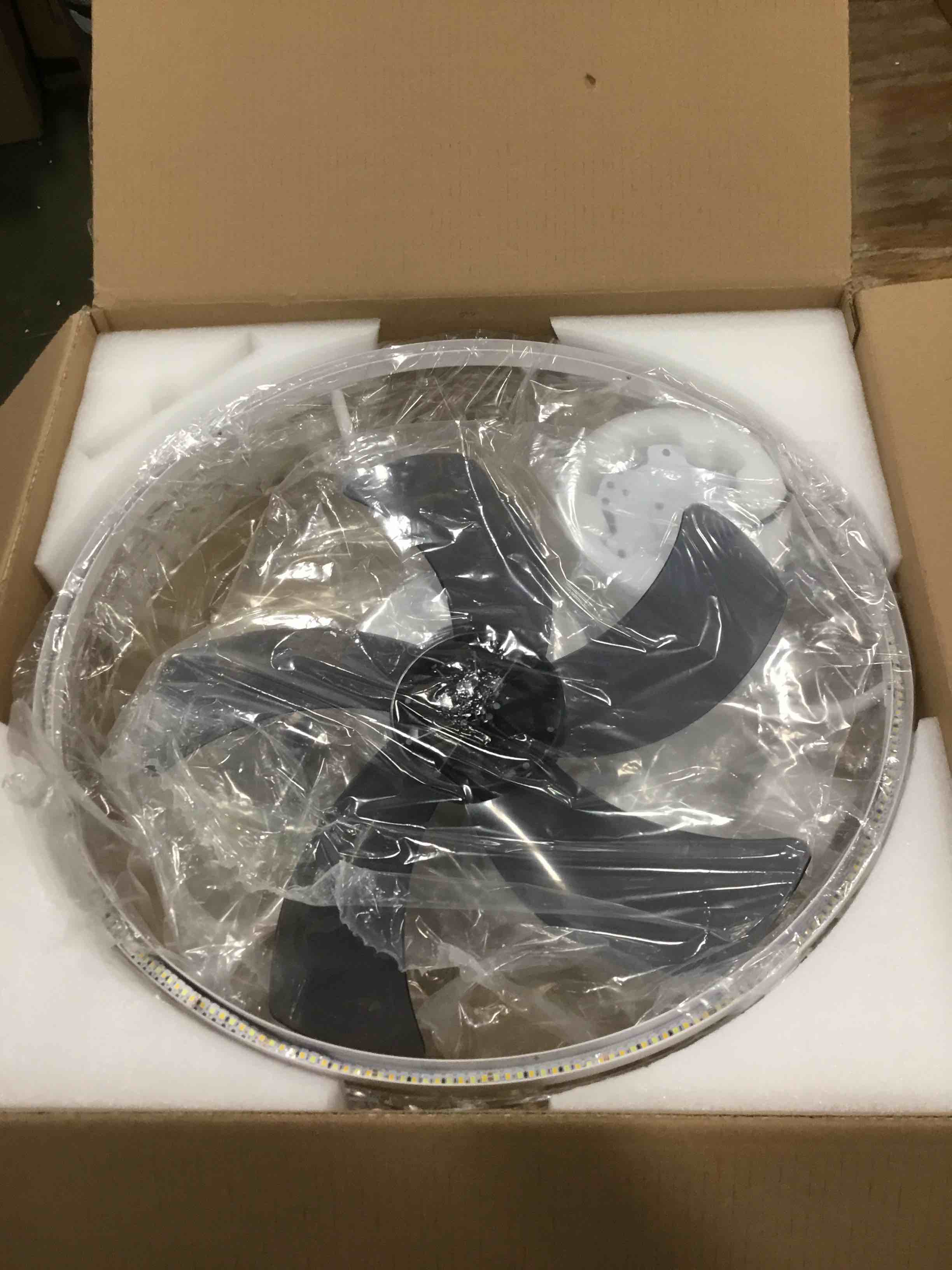 https://s3.amazonaws.com/lotting-images-prod/bidfta/BLU6317413_1712750897241.jpeg