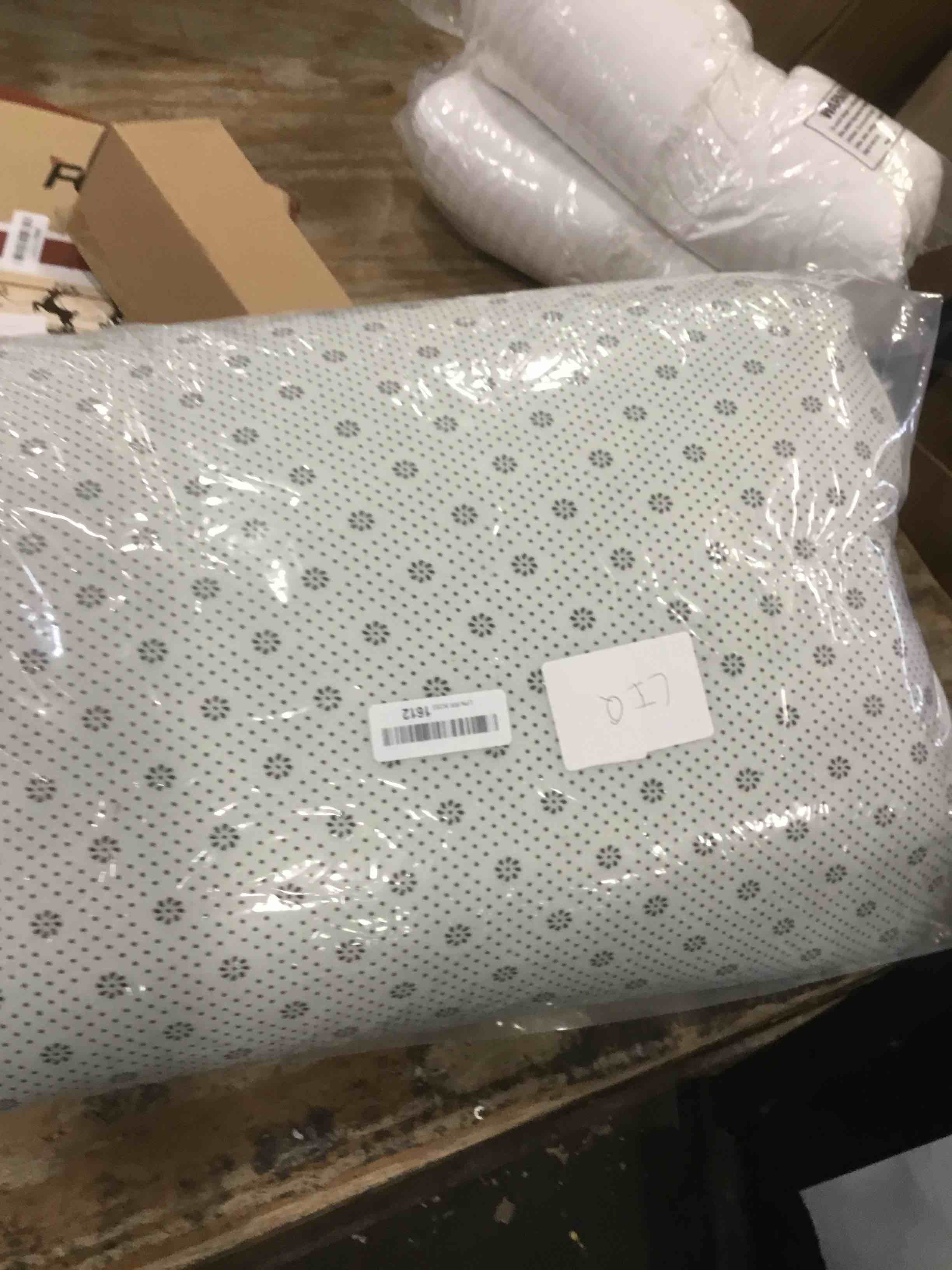 https://s3.amazonaws.com/lotting-images-prod/bidfta/BLU6317779_1712851073119.jpeg