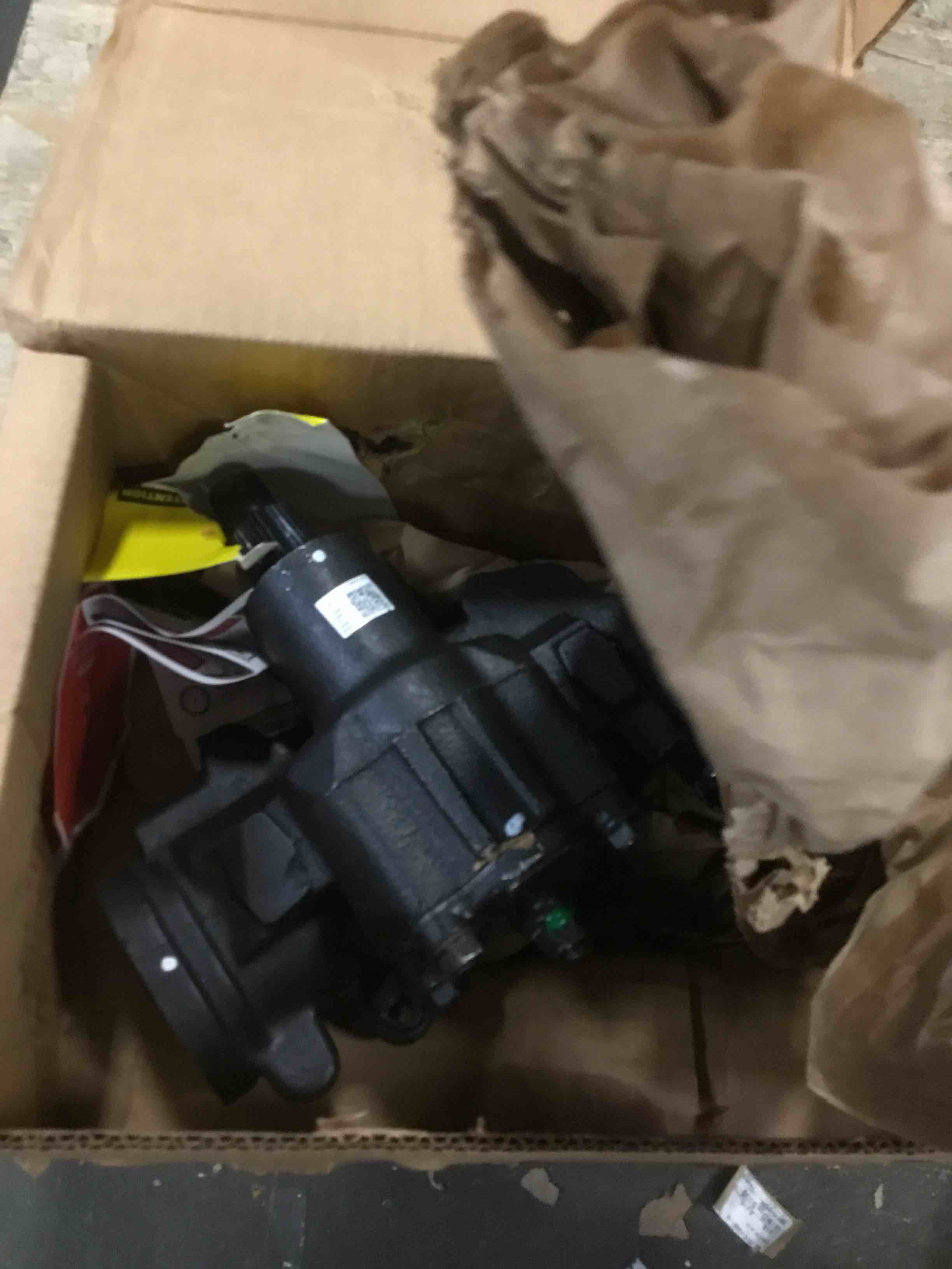 https://s3.amazonaws.com/lotting-images-prod/bidfta/BLU6318349_1713211634675.jpeg