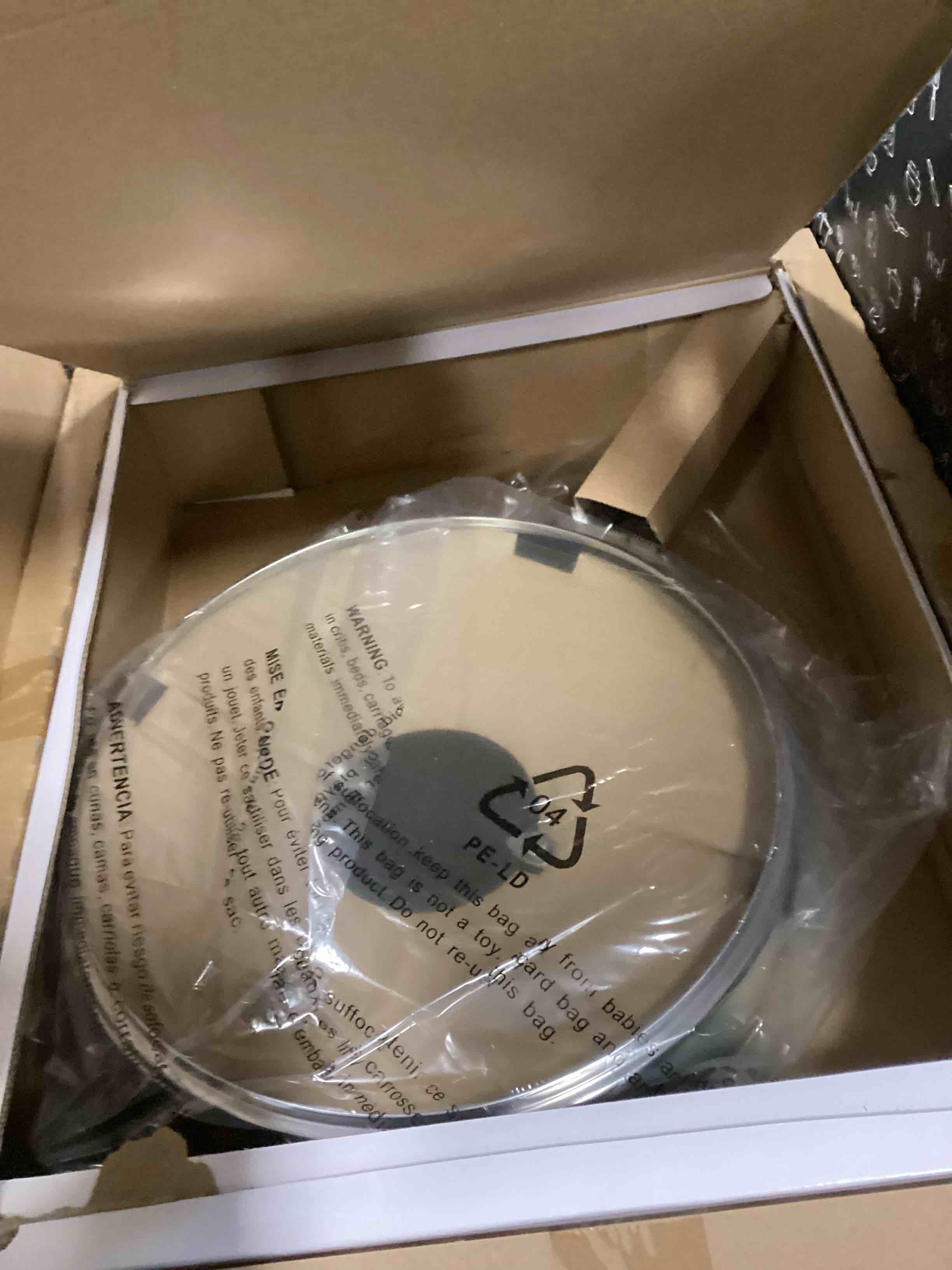 https://s3.amazonaws.com/lotting-images-prod/bidfta/BLU6319869_1713445472112.jpeg