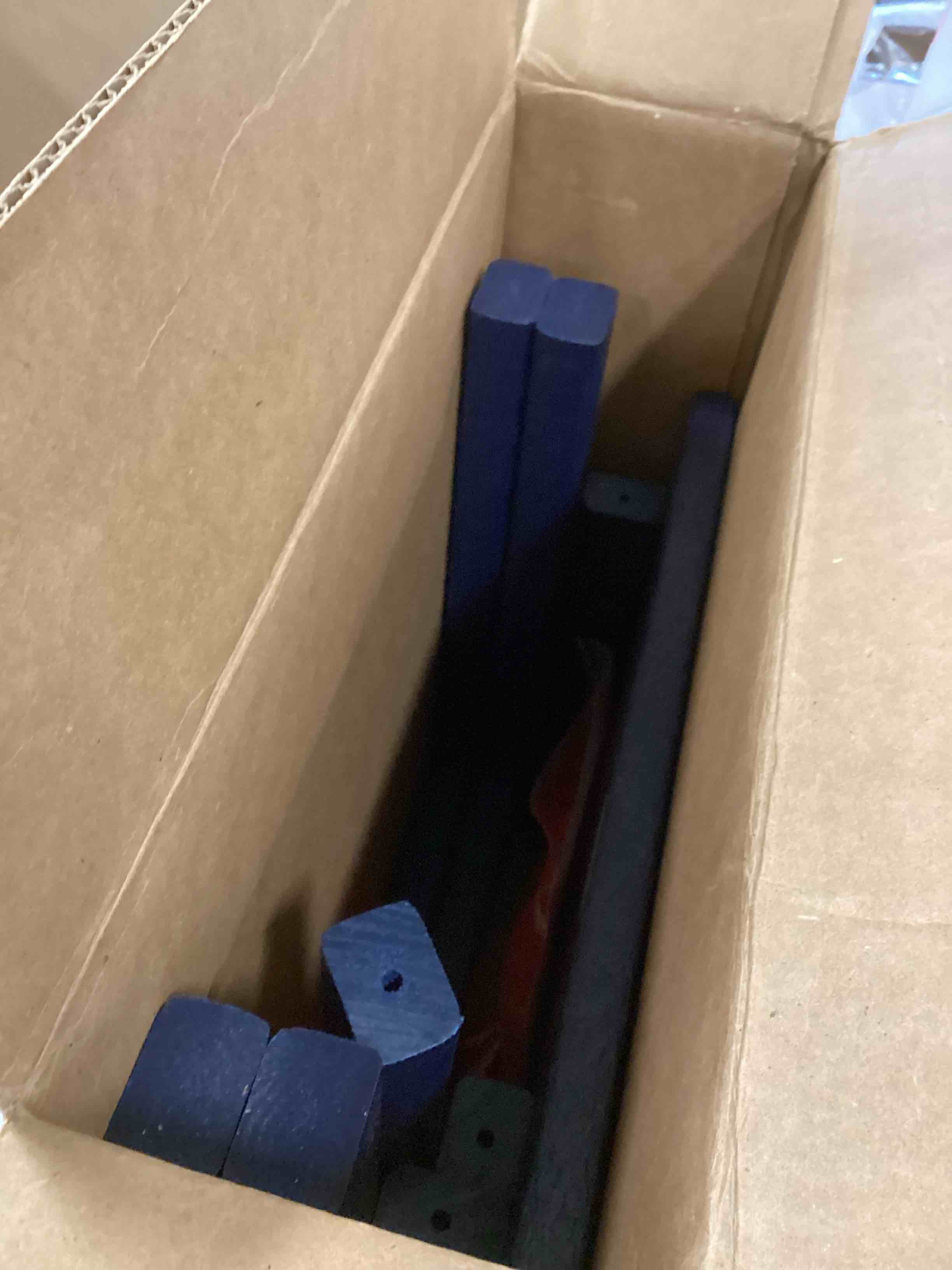 https://s3.amazonaws.com/lotting-images-prod/bidfta/BLU6319873_1713446912645.jpeg