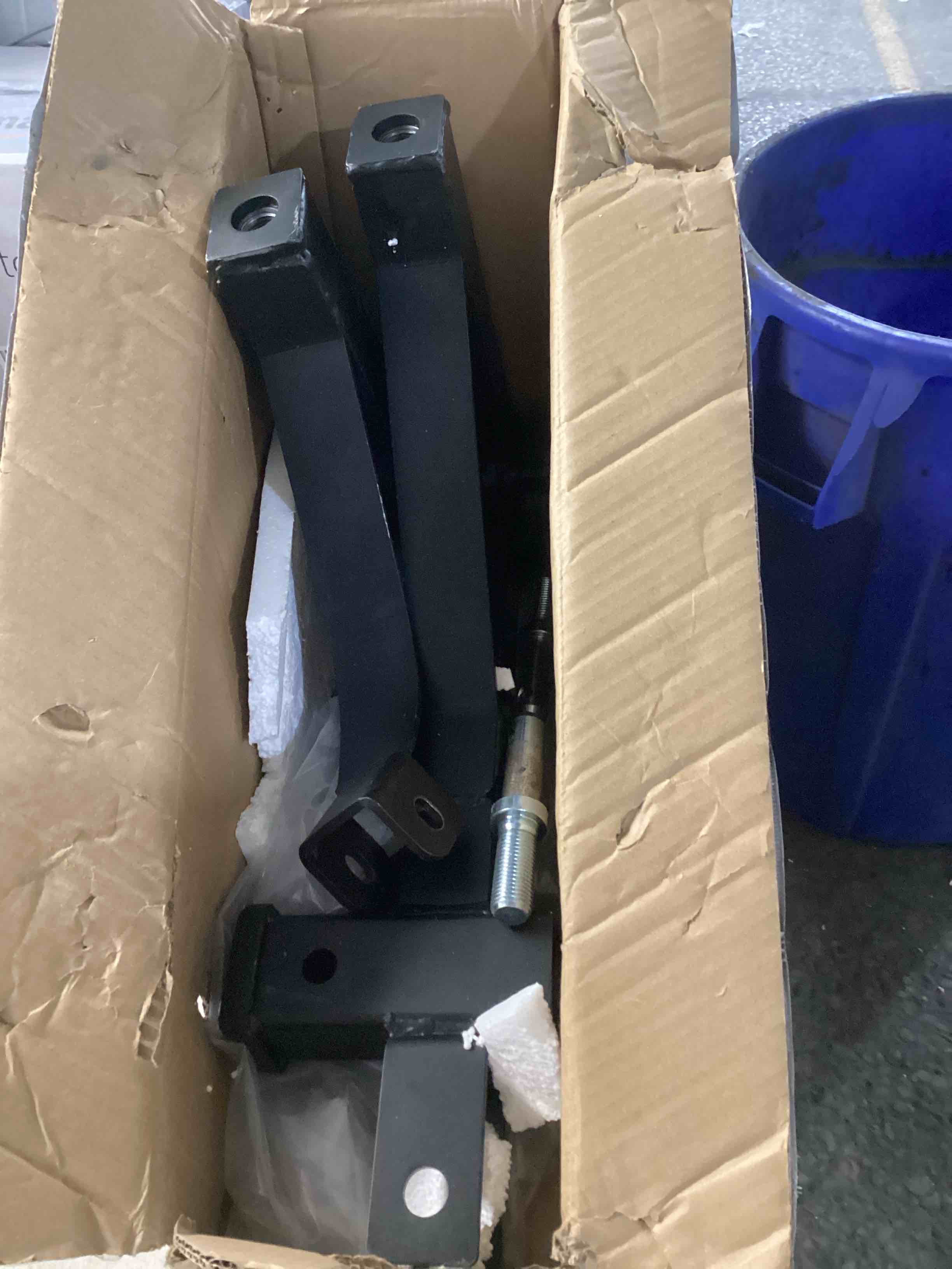 https://s3.amazonaws.com/lotting-images-prod/bidfta/BLU6320386_1715183230389.jpeg